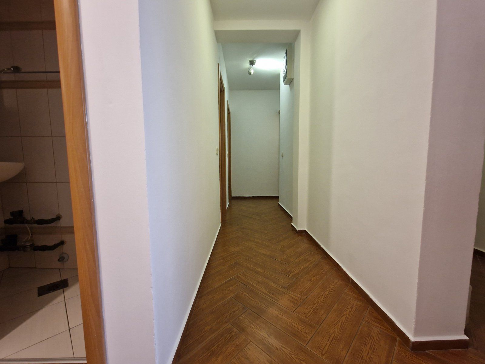 amforaproperty.com/Trosoban stan 120m2 u centru Budve (na duzi period)