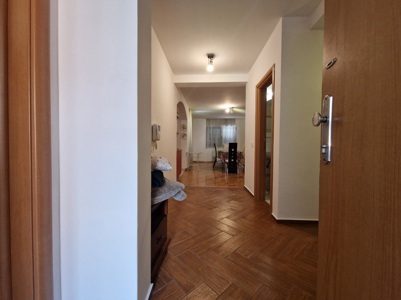 amforaproperty.com/Trosoban stan 120m2 u centru Budve (na duzi period)