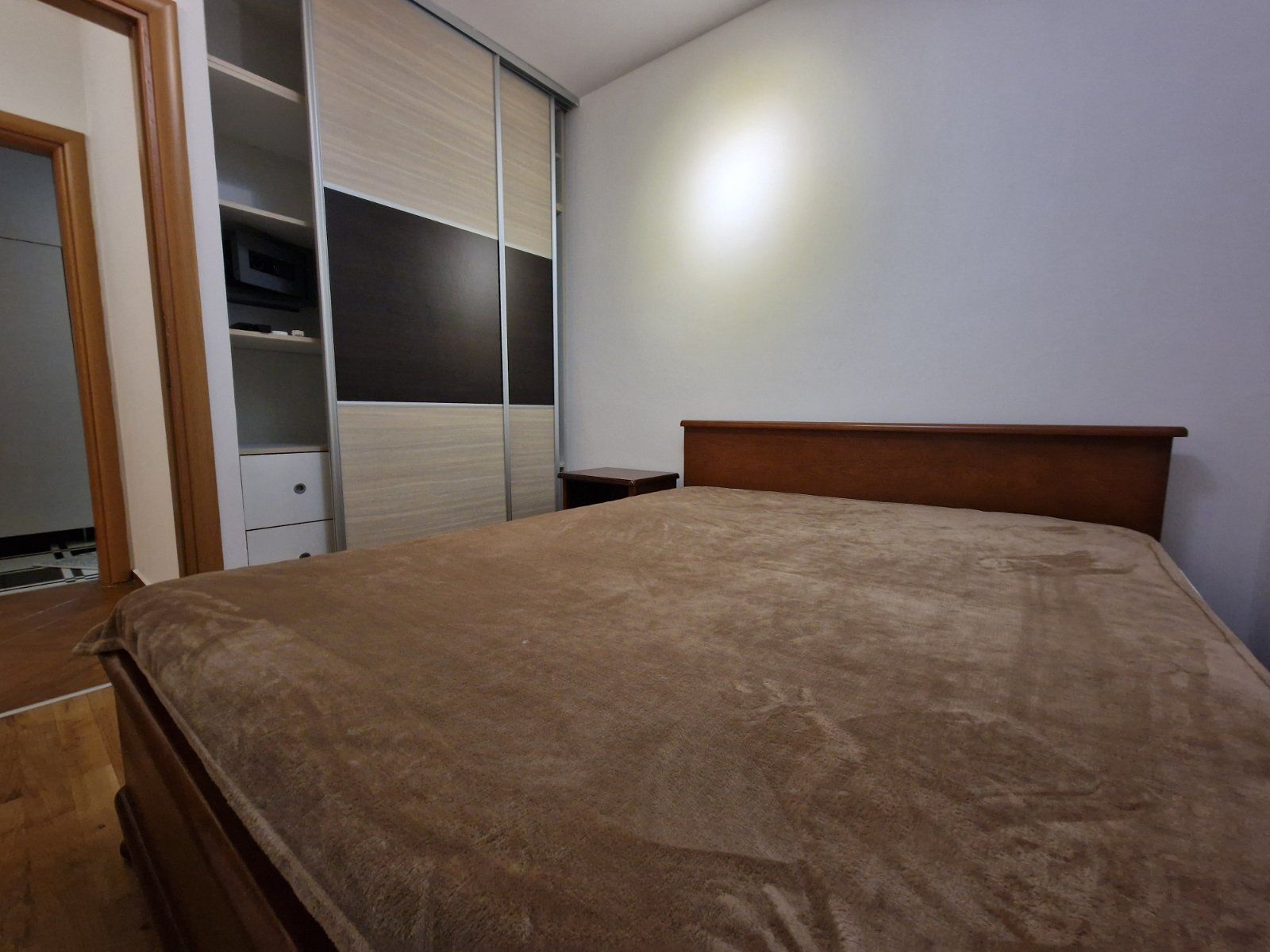 amforaproperty.com/Trosoban stan 120m2 u centru Budve (na duzi period)