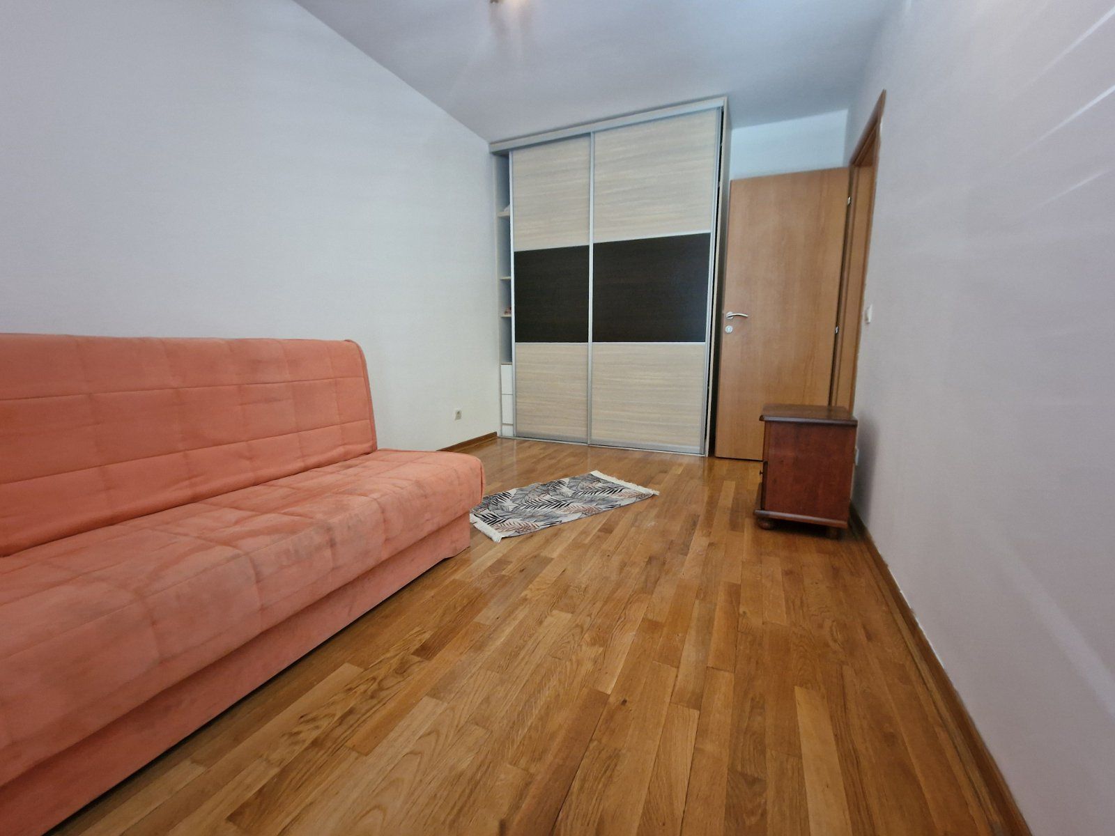 amforaproperty.com/Trosoban stan 120m2 u centru Budve (na duzi period)