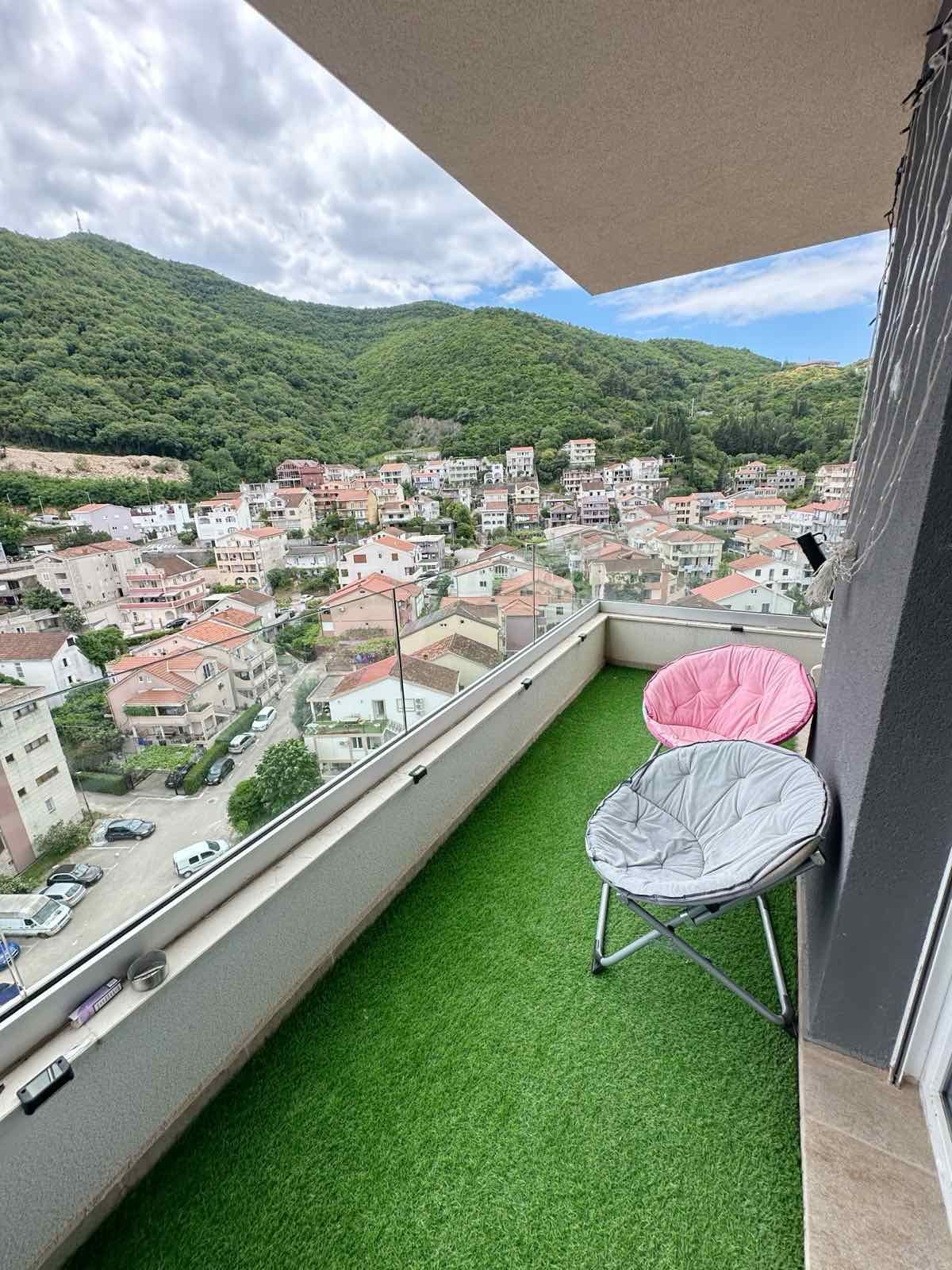 amforaproperty.com/Trosoban penthaus 107 m² + 220 m² krovne terase, sa pogledom na more i garažnim mestom – The Old Bakery, Budva