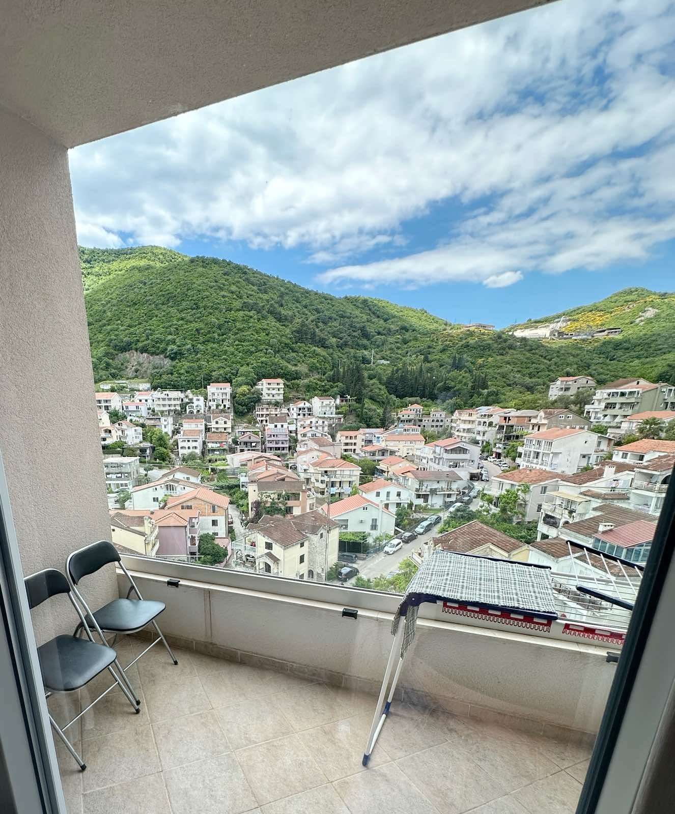 amforaproperty.com/Trosoban penthaus 107 m² + 220 m² krovne terase, sa pogledom na more i garažnim mestom – The Old Bakery, Budva