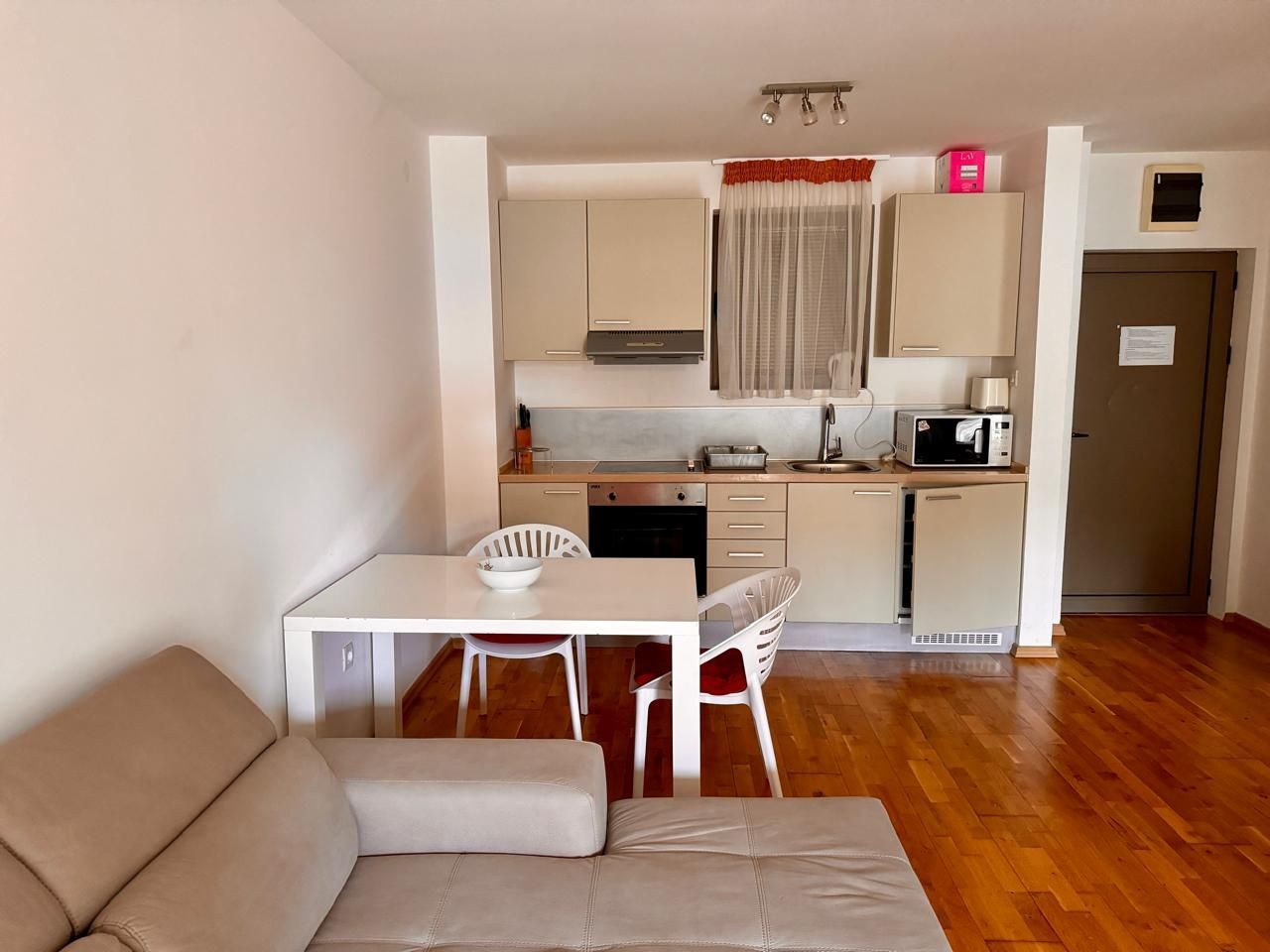 amforaproperty.com/Jednosoban apartman u kompleksu sa bazenom,Przno-Budva (NA DUZI PERIOD)
