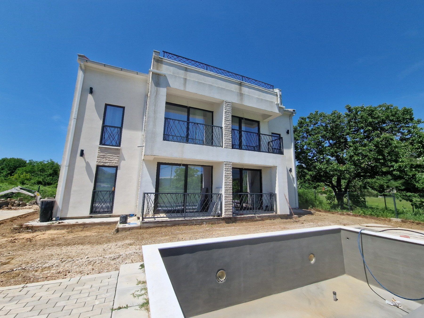 amforaproperty.com/Luksuzna novoizgradjena vila 300 m² sa bazenom, Lješevići – Kotor