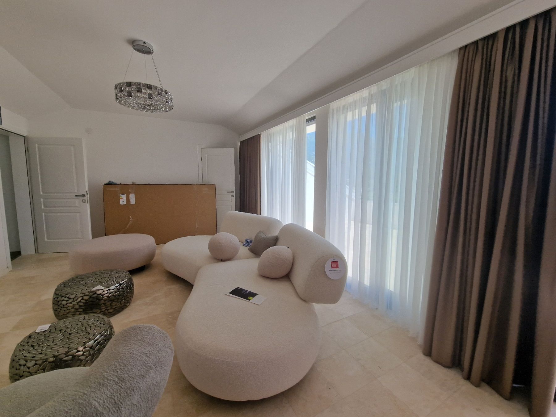 amforaproperty.com/Luksuzna novoizgradjena vila 300 m² sa bazenom, Lješevići – Kotor