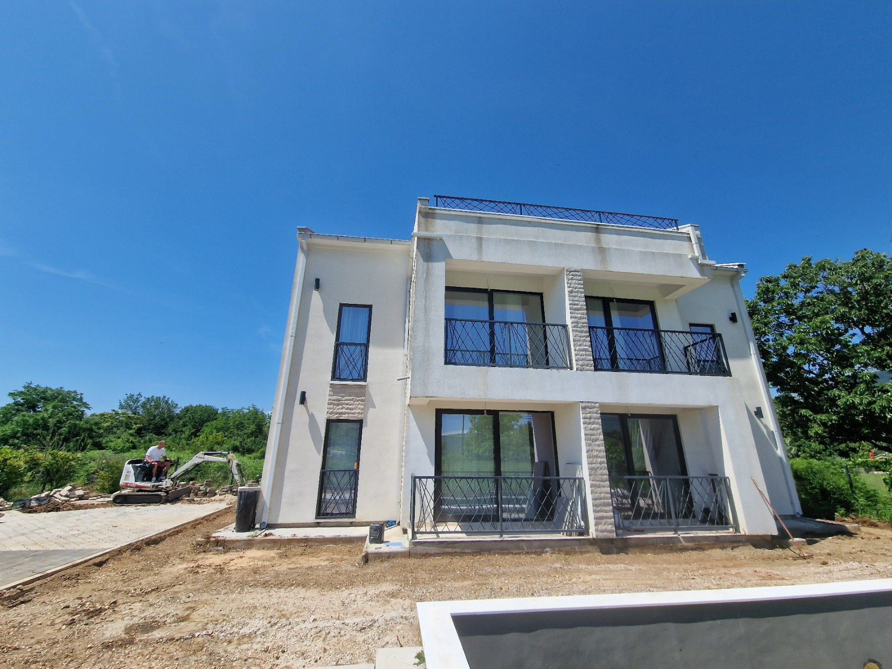 amforaproperty.com/Luksuzna novoizgradjena vila 300 m² sa bazenom, Lješevići – Kotor