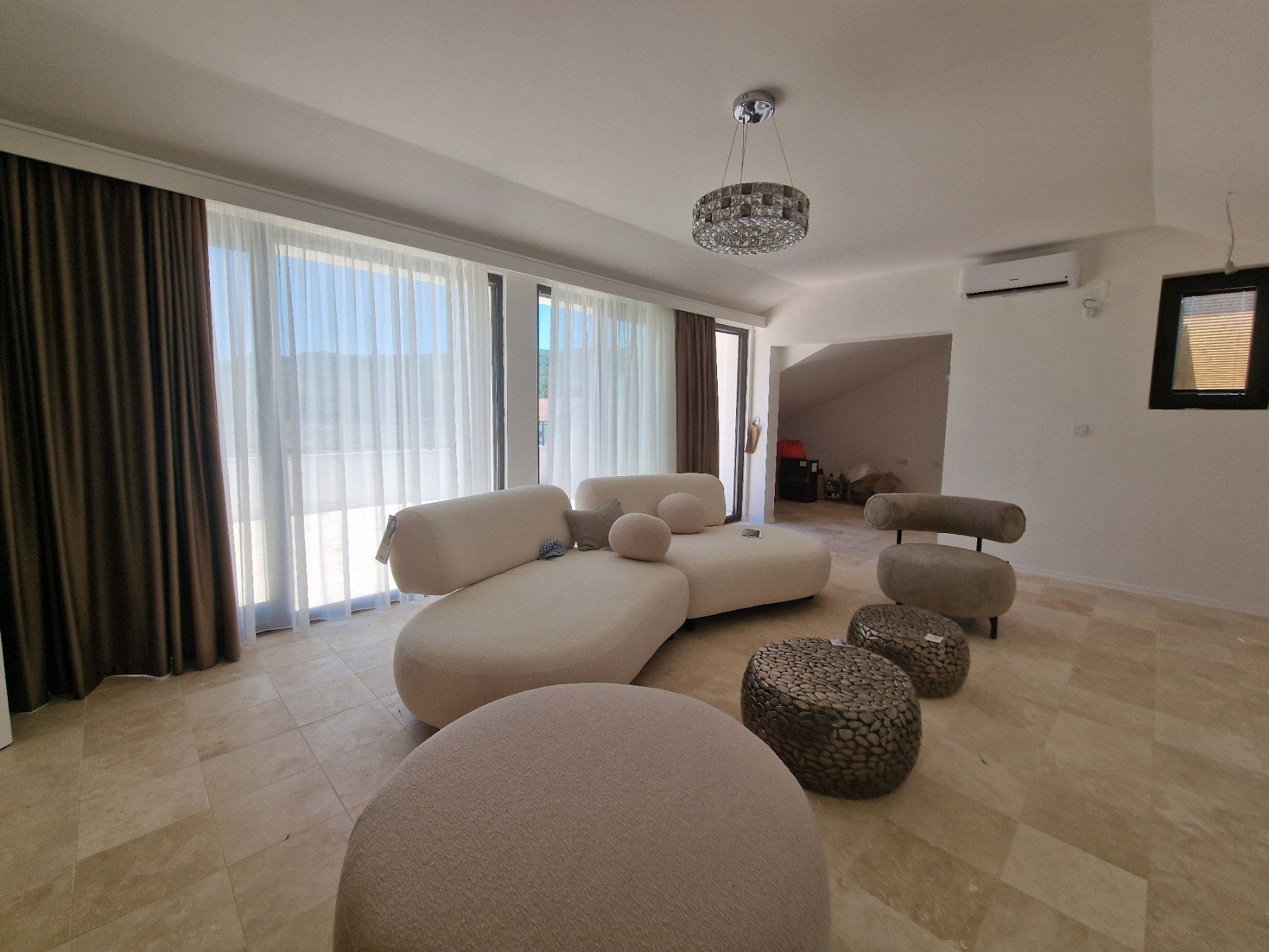 amforaproperty.com/Luksuzna novoizgradjena vila 300 m² sa bazenom, Lješevići – Kotor