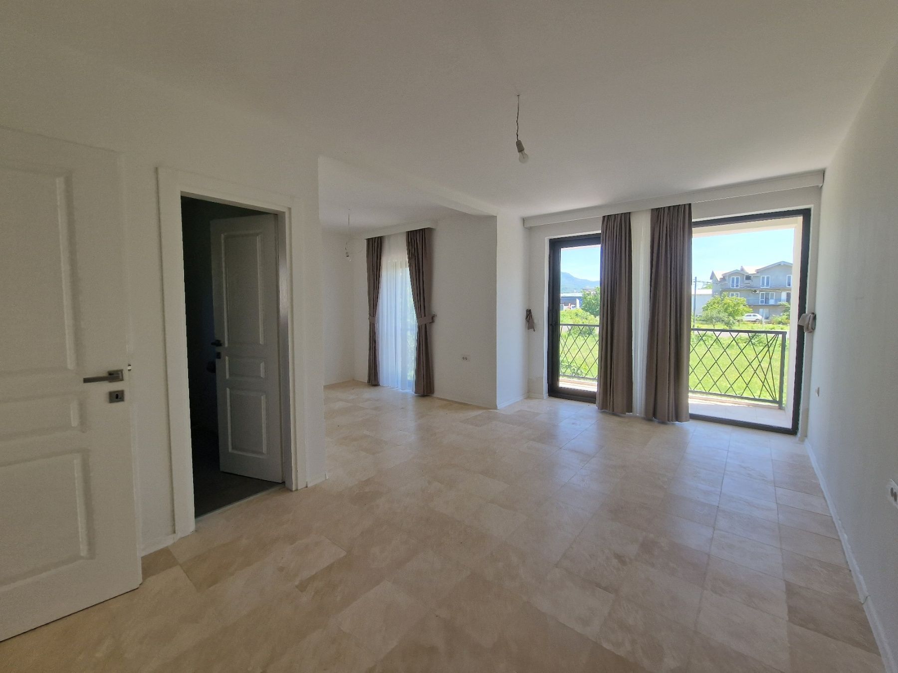 amforaproperty.com/Luksuzna novoizgradjena vila 300 m² sa bazenom, Lješevići – Kotor