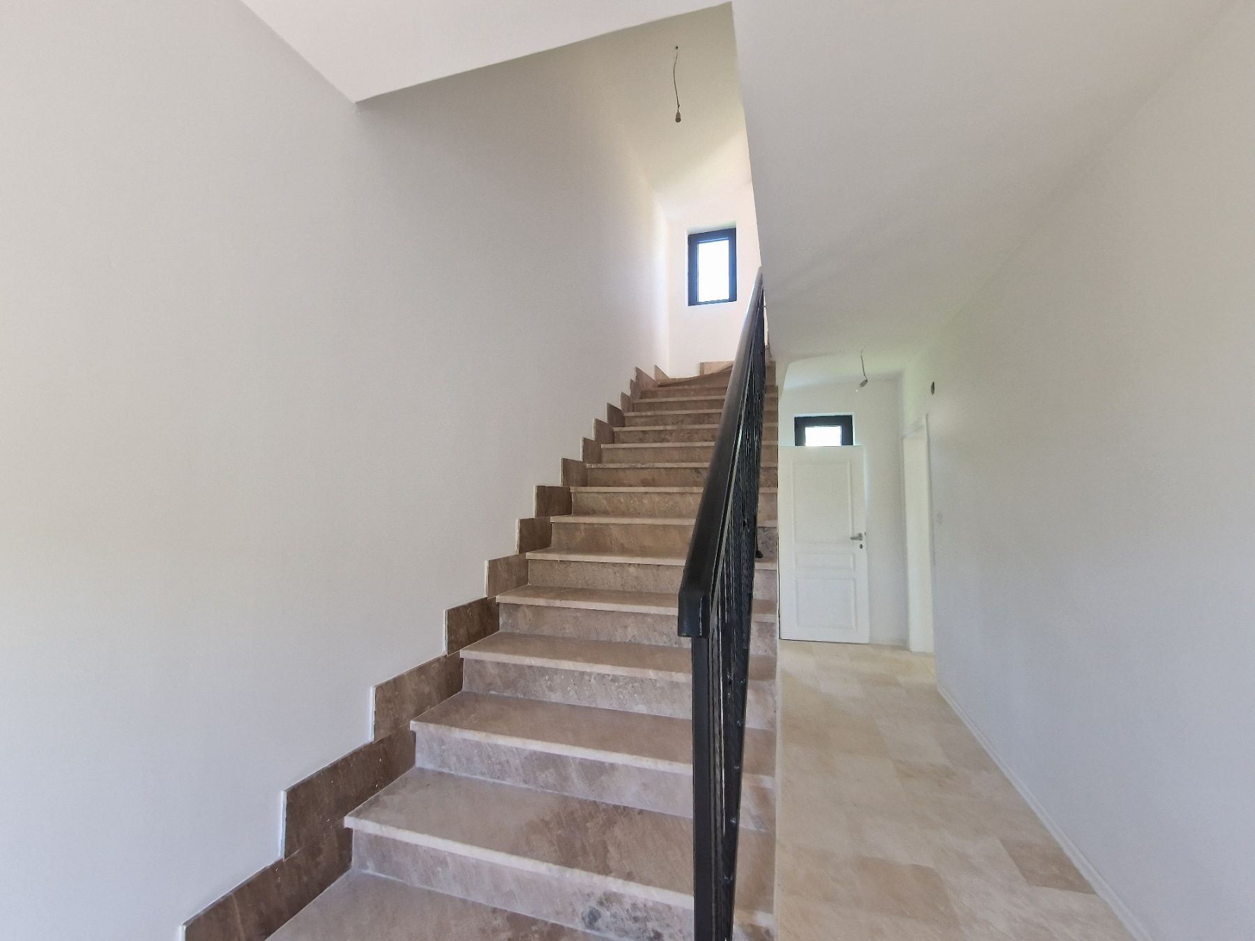 amforaproperty.com/Luksuzna novoizgradjena vila 300 m² sa bazenom, Lješevići – Kotor