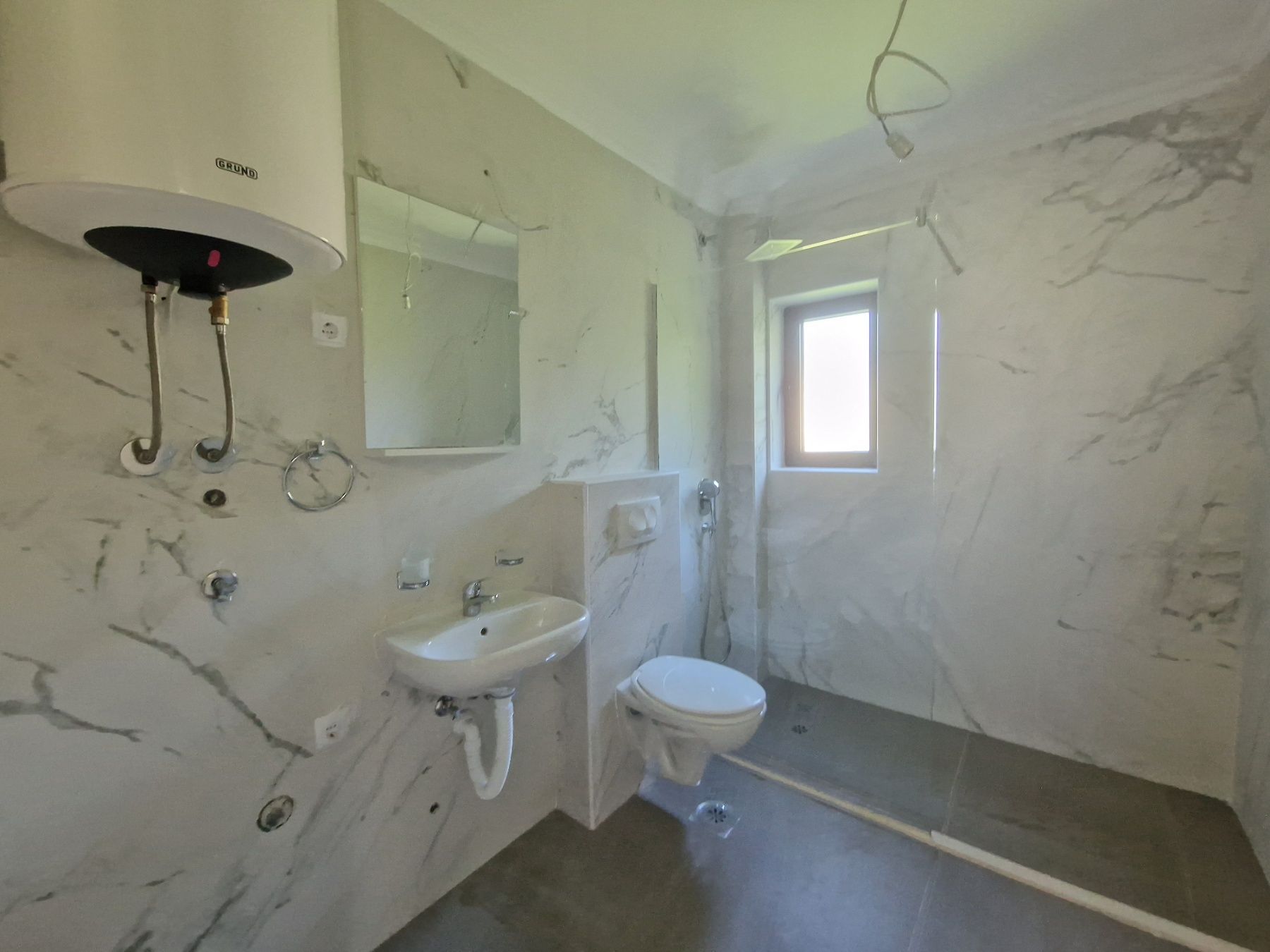 amforaproperty.com/Luksuzna novoizgradjena vila 300 m² sa bazenom, Lješevići – Kotor