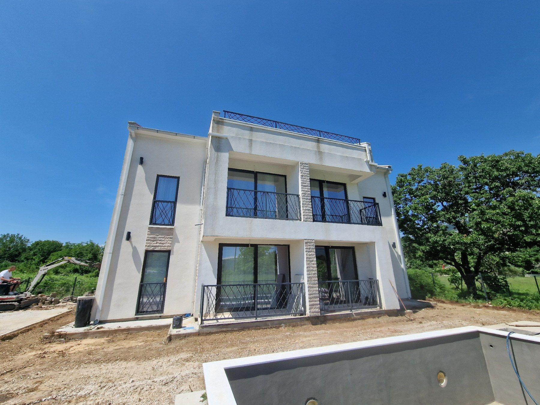 amforaproperty.com/Luksuzna novoizgradjena vila 300 m² sa bazenom, Lješevići – Kotor