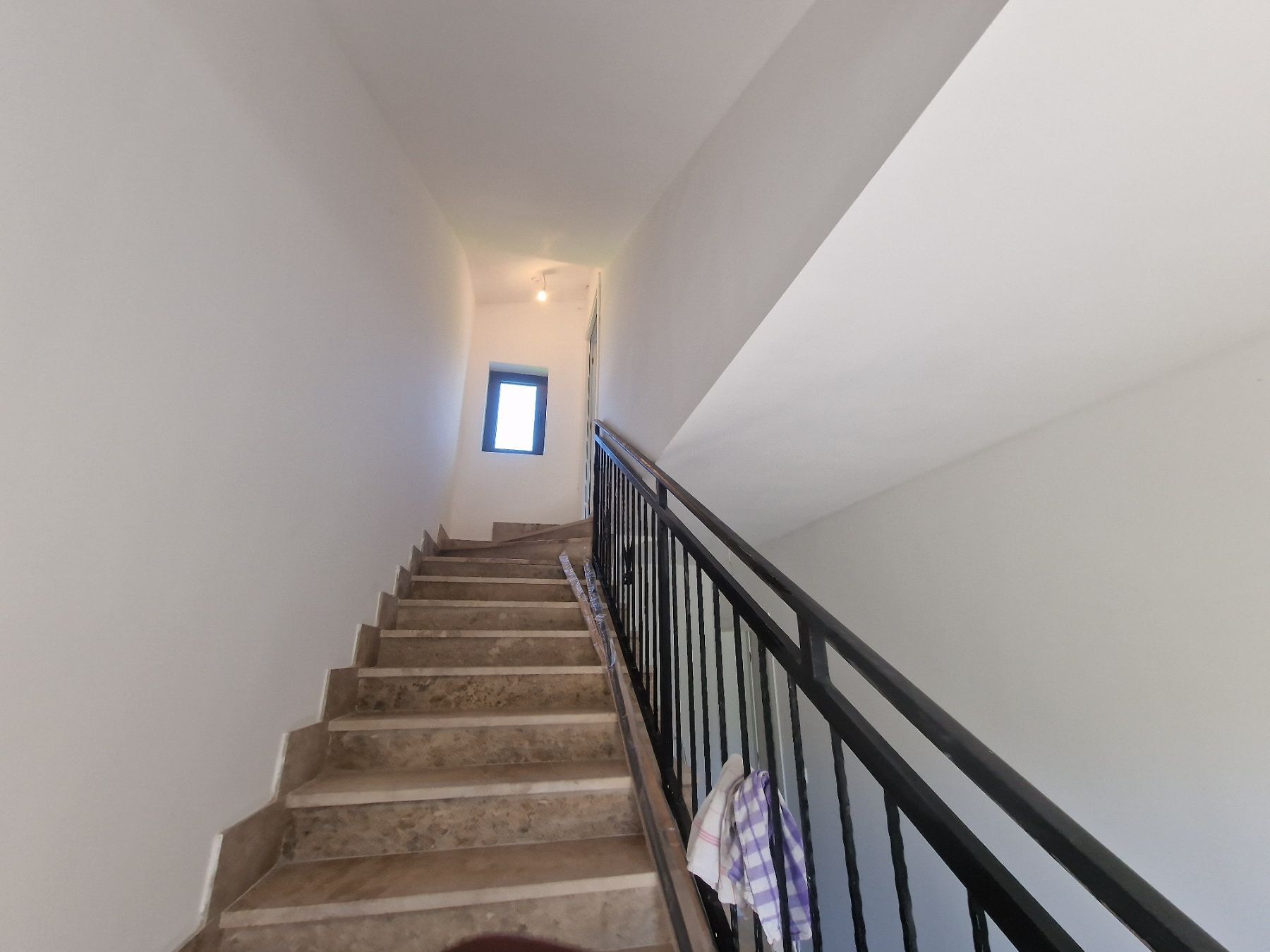 amforaproperty.com/Luksuzna novoizgradjena vila 300 m² sa bazenom, Lješevići – Kotor