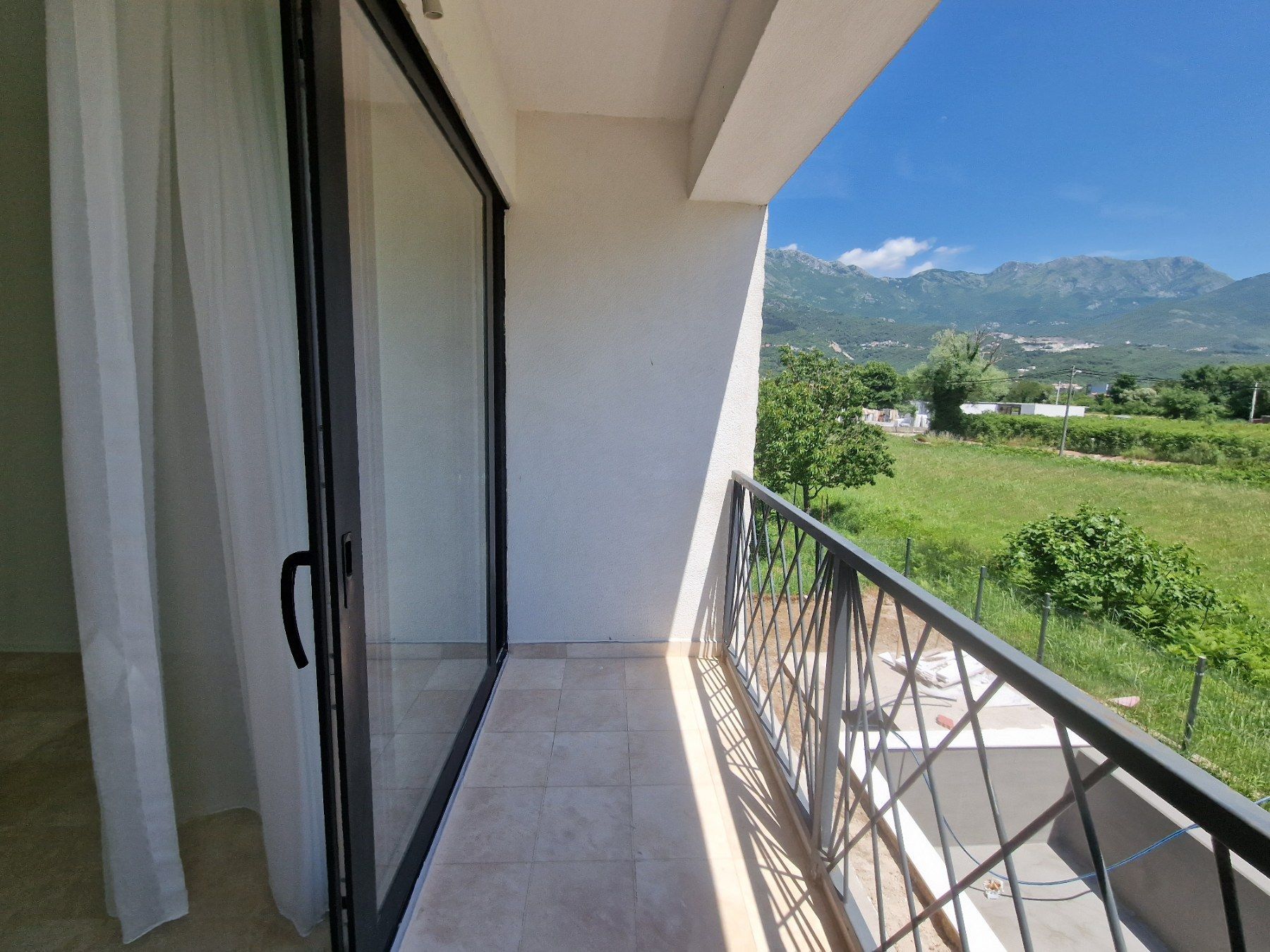 amforaproperty.com/Luksuzna novoizgradjena vila 300 m² sa bazenom, Lješevići – Kotor