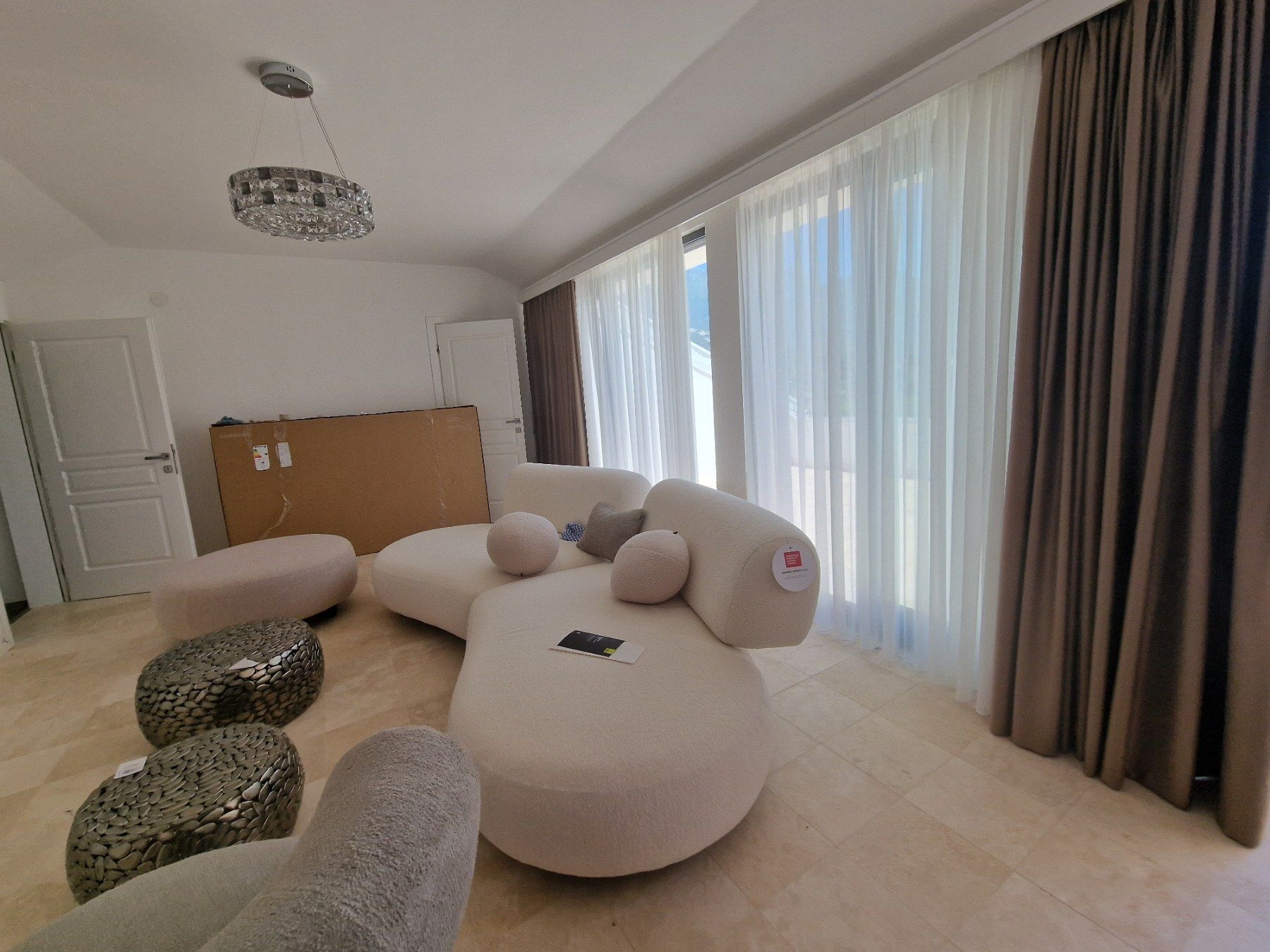 amforaproperty.com/Luksuzna novoizgradjena vila 300 m² sa bazenom, Lješevići – Kotor