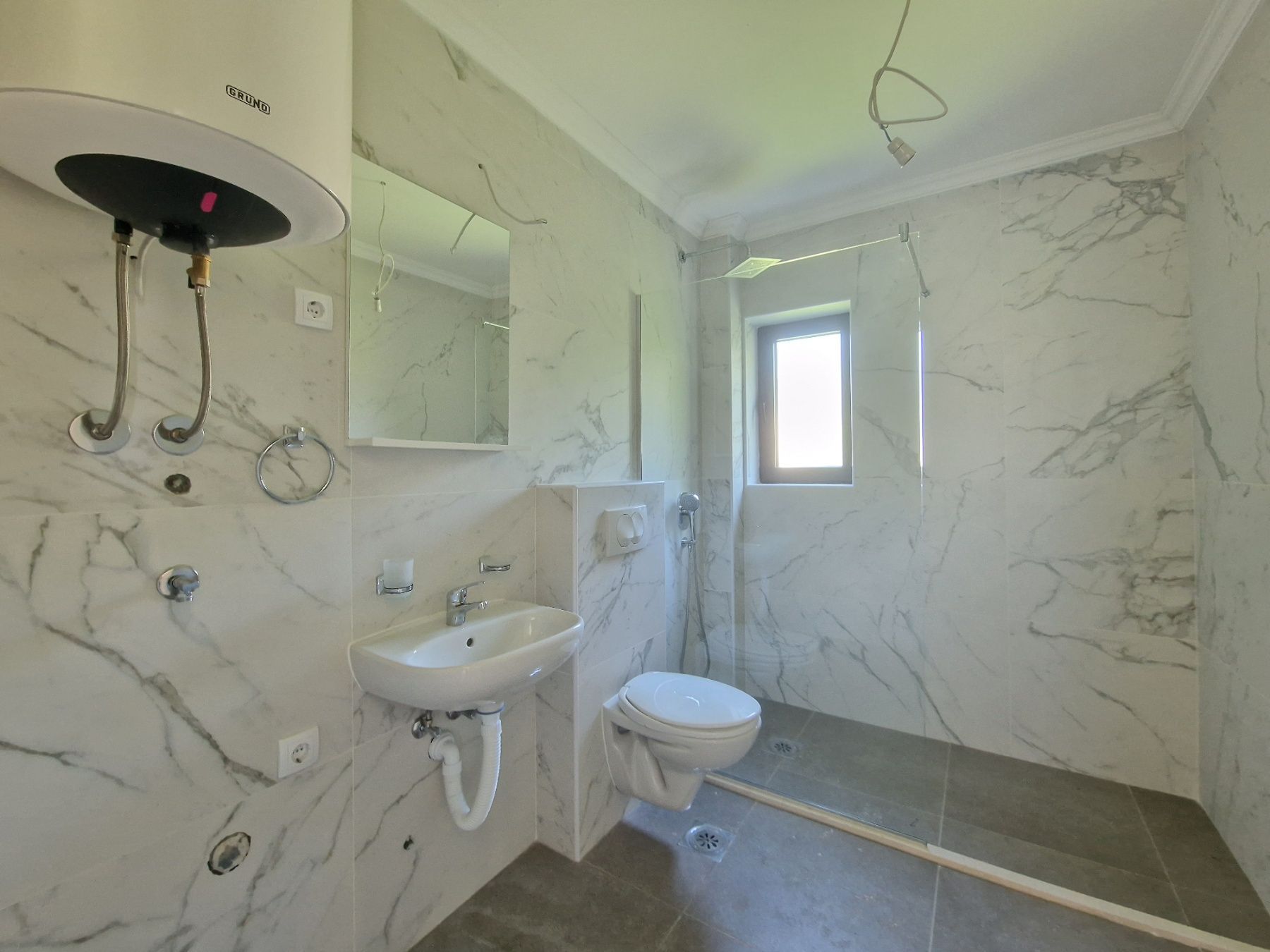 amforaproperty.com/Luksuzna novoizgradjena vila 300 m² sa bazenom, Lješevići – Kotor