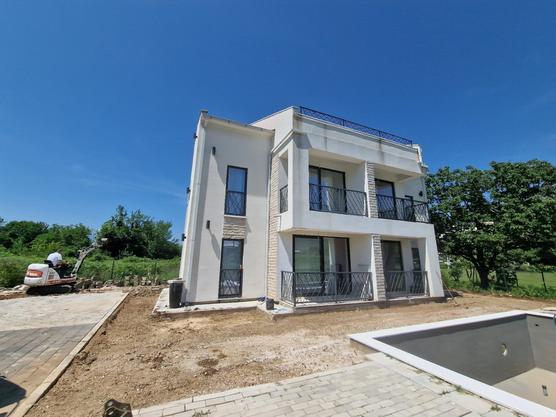 amforaproperty.com/Luksuzna novoizgradjena vila 300 m² sa bazenom, Lješevići – Kotor