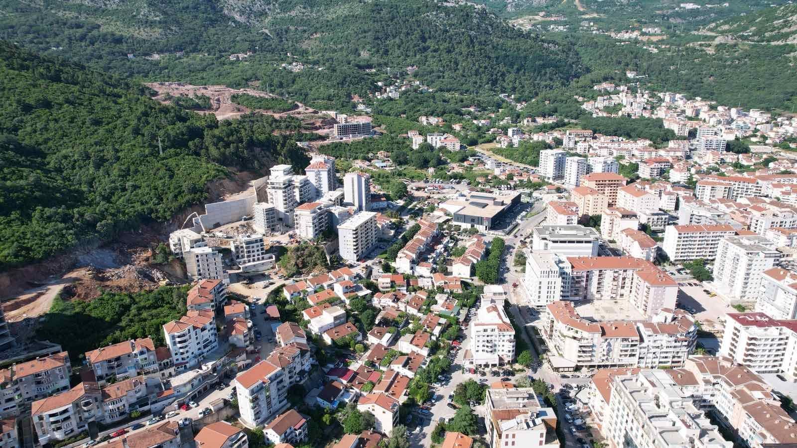 amforaproperty.com/Urbanizovan plac 8.000 m² sa panoramskim pogledom na more i idejnim rešenjem – Dubovica, Budva