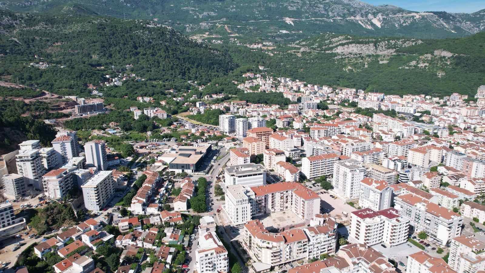 amforaproperty.com/Urbanizovan plac 8.000 m² sa panoramskim pogledom na more i idejnim rešenjem – Dubovica, Budva