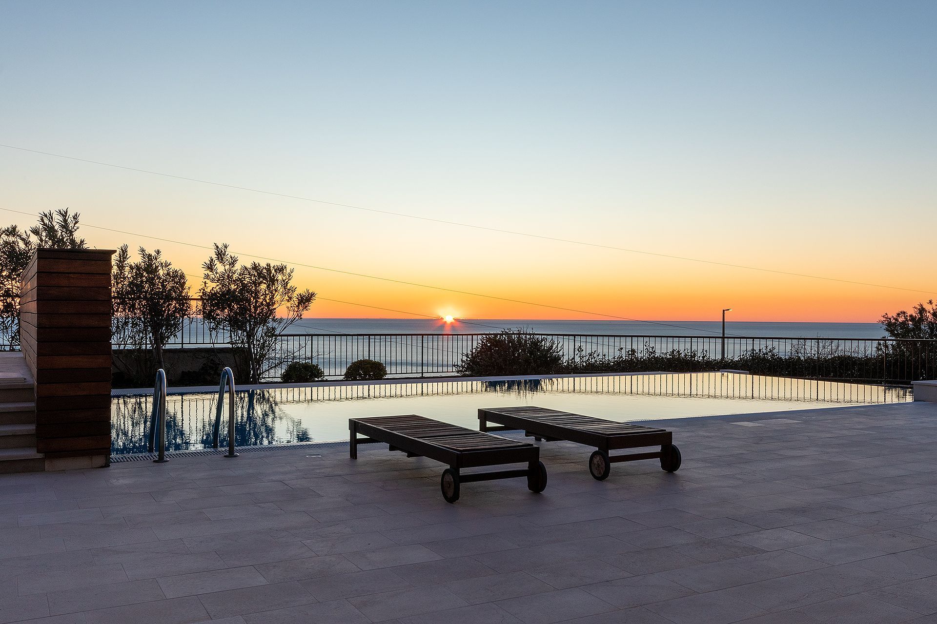 amforaproperty.com/Ekskluzivna vila u Blizikućama, Sveti Stefan (Na duzi period,dostupna od 01.09.2025)