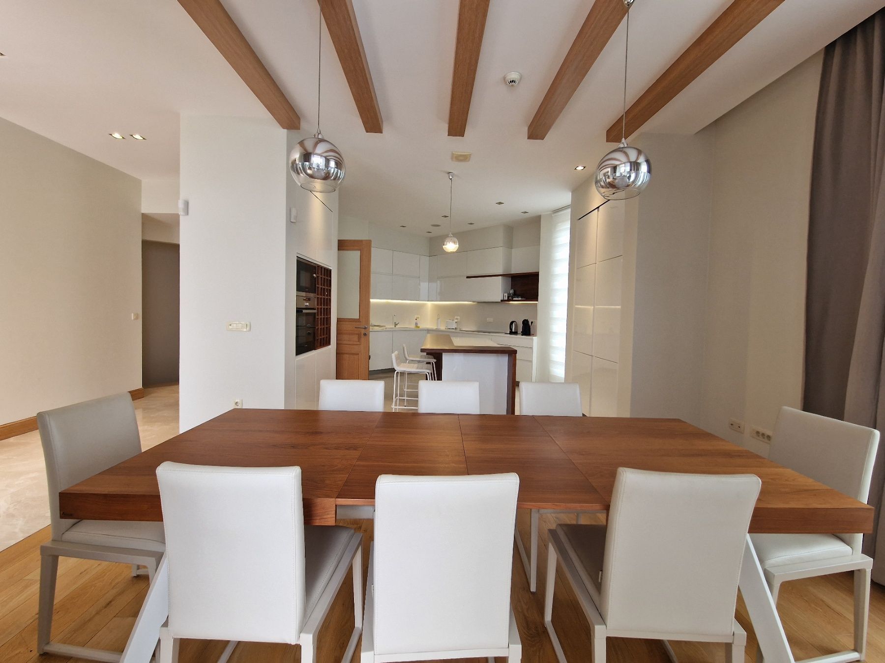 amforaproperty.com/Ekskluzivna vila u Blizikućama, Sveti Stefan (Na duzi period,dostupna od 01.09.2025)