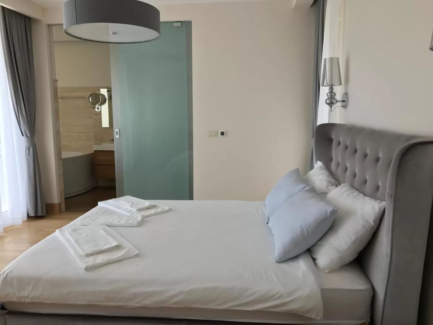 amforaproperty.com/Ekskluzivna vila u Blizikućama, Sveti Stefan (Na duzi period,dostupna od 01.09.2025)