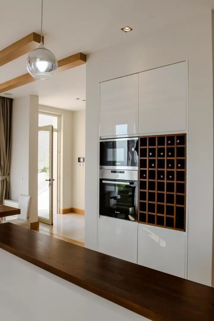 amforaproperty.com/Ekskluzivna vila u Blizikućama, Sveti Stefan (Na duzi period,dostupna od 01.09.2025)