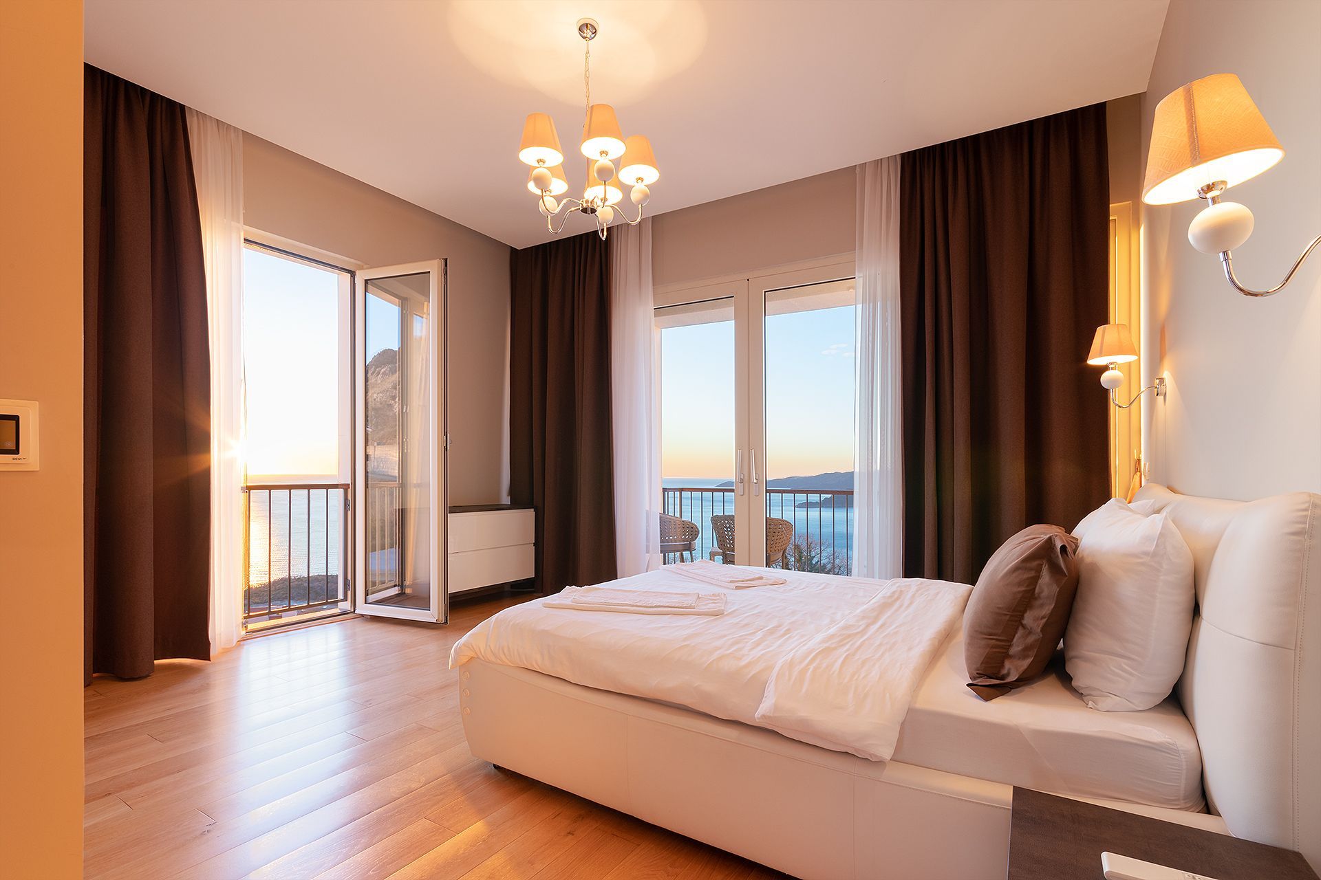 amforaproperty.com/Ekskluzivna vila u Blizikućama, Sveti Stefan (Na duzi period,dostupna od 01.09.2025)