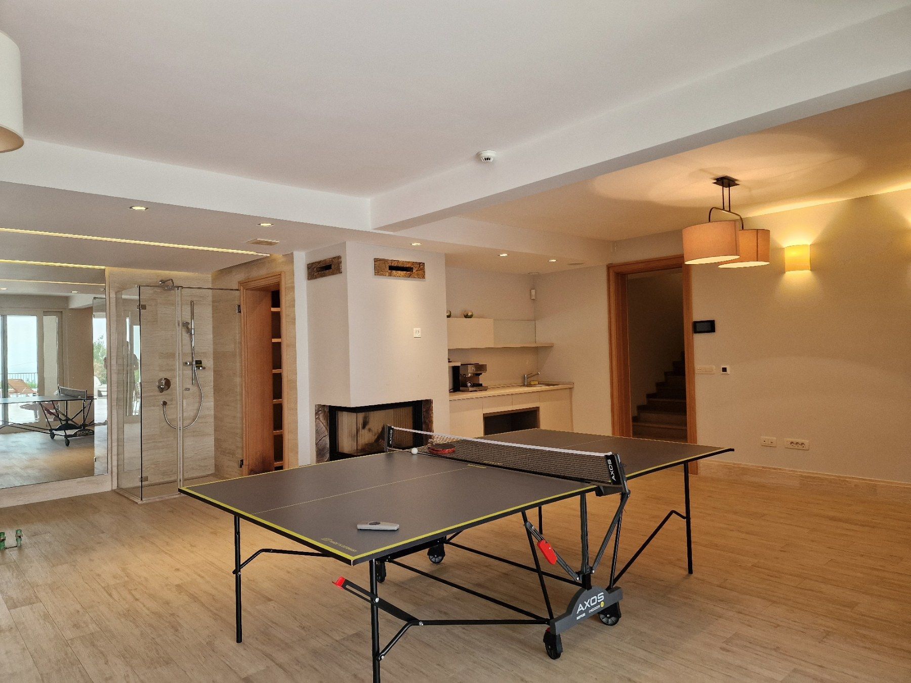 amforaproperty.com/Ekskluzivna vila u Blizikućama, Sveti Stefan (Na duzi period,dostupna od 01.09.2025)