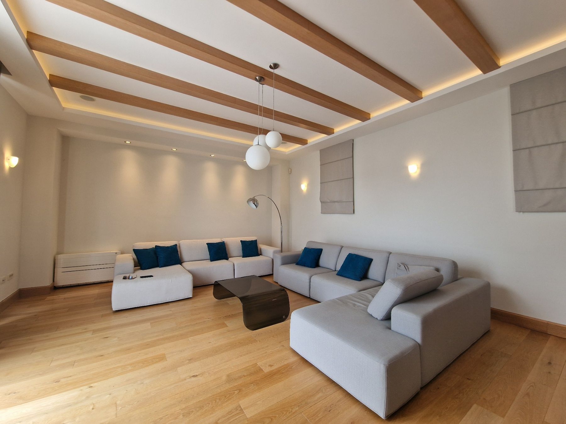 amforaproperty.com/Ekskluzivna vila u Blizikućama, Sveti Stefan (Na duzi period,dostupna od 01.09.2025)
