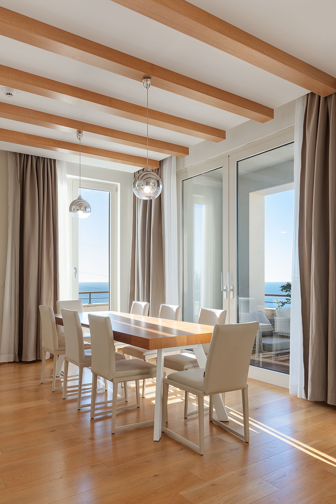 amforaproperty.com/Ekskluzivna vila u Blizikućama, Sveti Stefan (Na duzi period,dostupna od 01.09.2025)