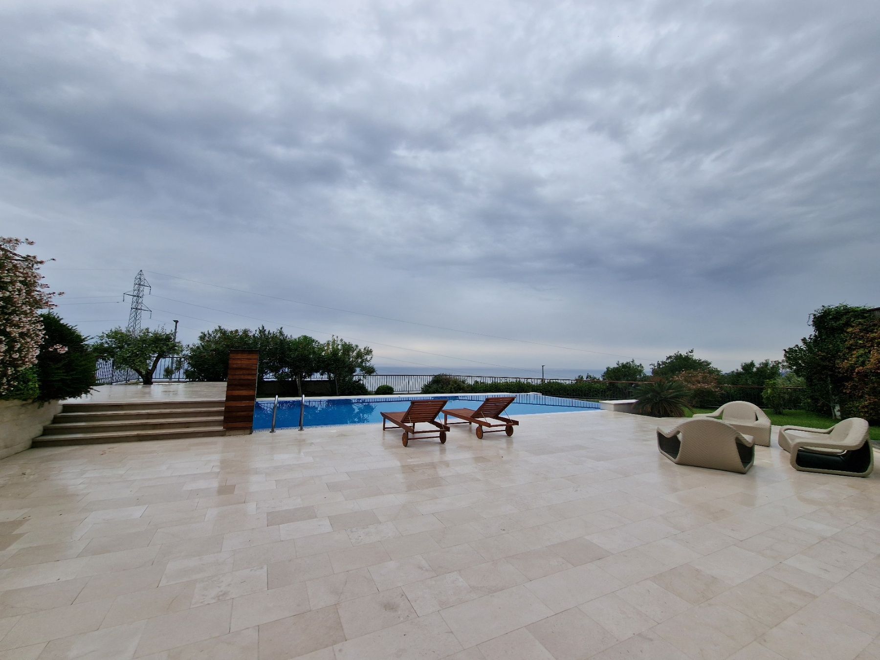 amforaproperty.com/Ekskluzivna vila u Blizikućama, Sveti Stefan (Na duzi period,dostupna od 01.09.2025)