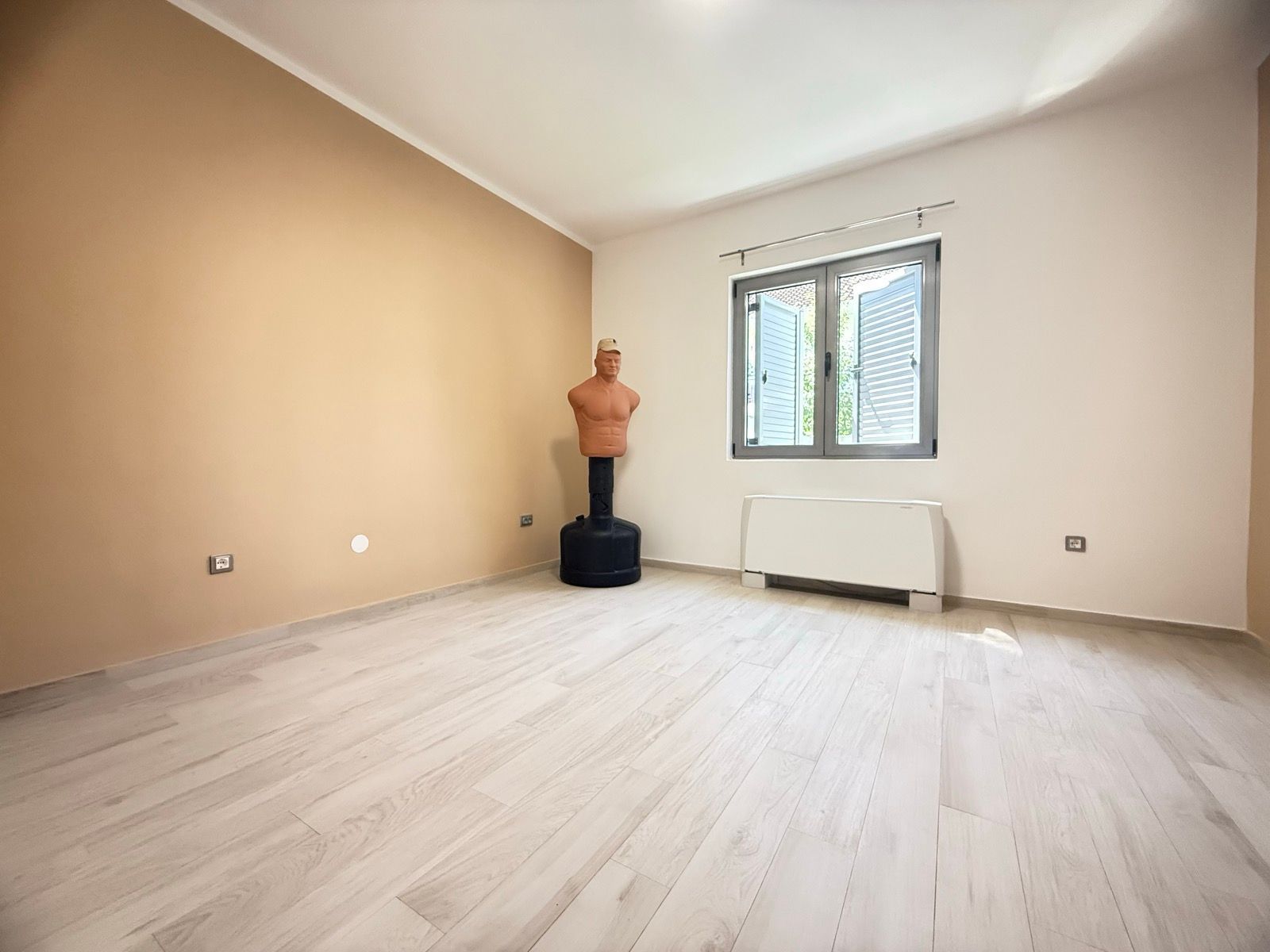 amforaproperty.com/Ekskluzivna kuća 320 m² sa garažom i dvorištem 750 m², Zlatica – Podgorica (IZDAVANJE NA DUZI PERIOD)