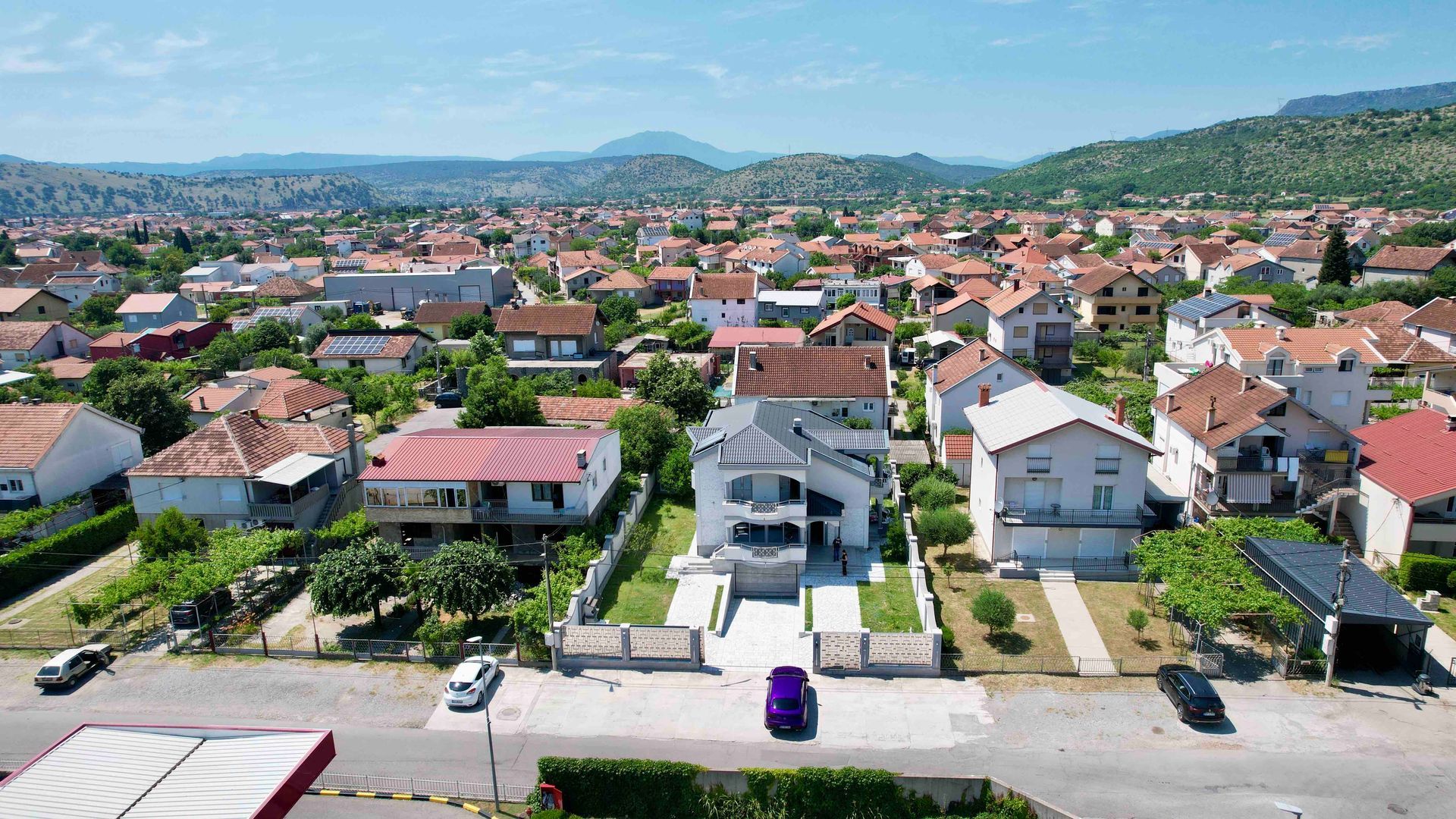 amforaproperty.com/Ekskluzivna kuća 320 m² sa garažom i dvorištem 750 m², Zlatica – Podgorica (IZDAVANJE NA DUZI PERIOD)