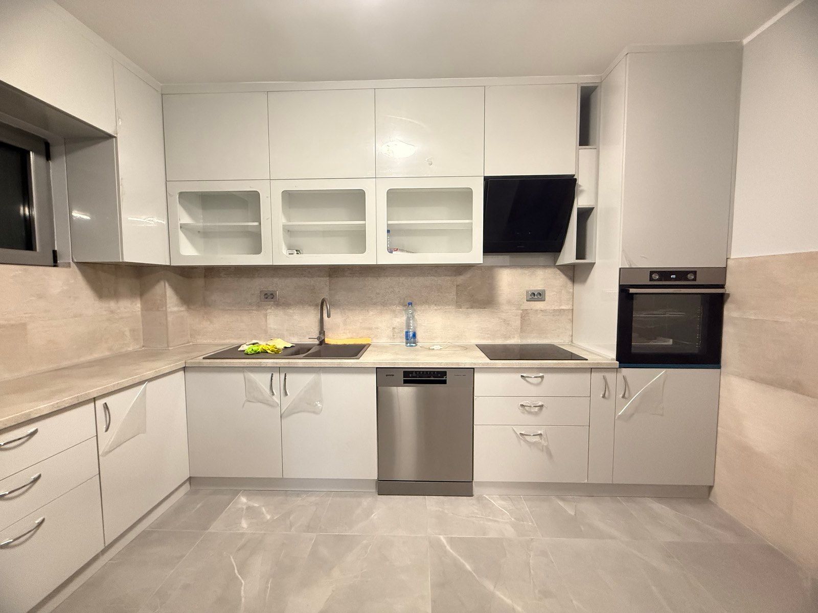 amforaproperty.com/Ekskluzivna kuća 320 m² sa garažom i dvorištem 750 m², Zlatica – Podgorica