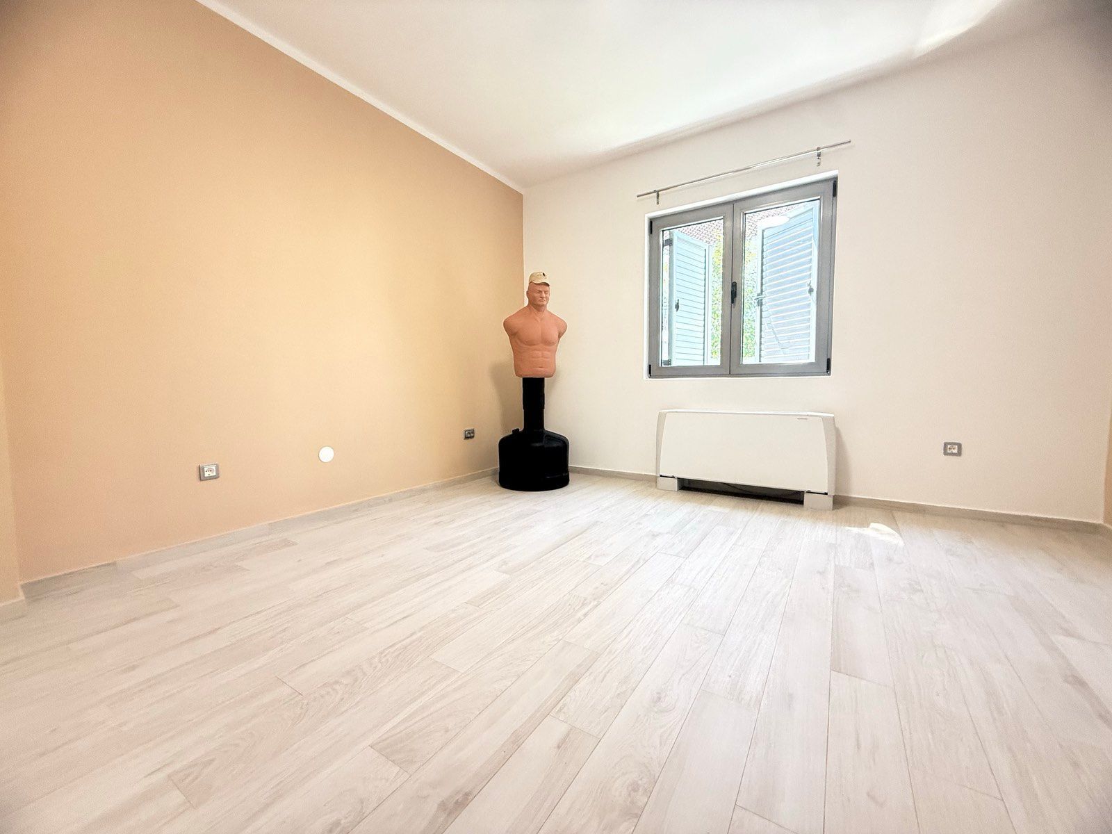 amforaproperty.com/Ekskluzivna kuća 320 m² sa garažom i dvorištem 750 m², Zlatica – Podgorica