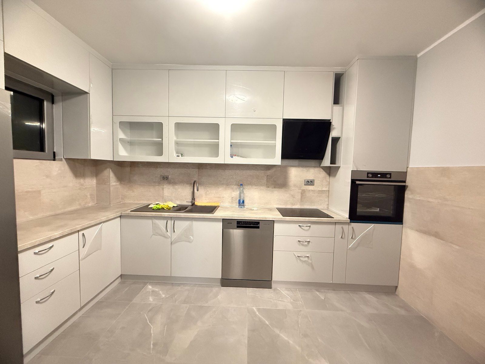 amforaproperty.com/Ekskluzivna kuća 320 m² sa garažom i dvorištem 750 m², Zlatica – Podgorica