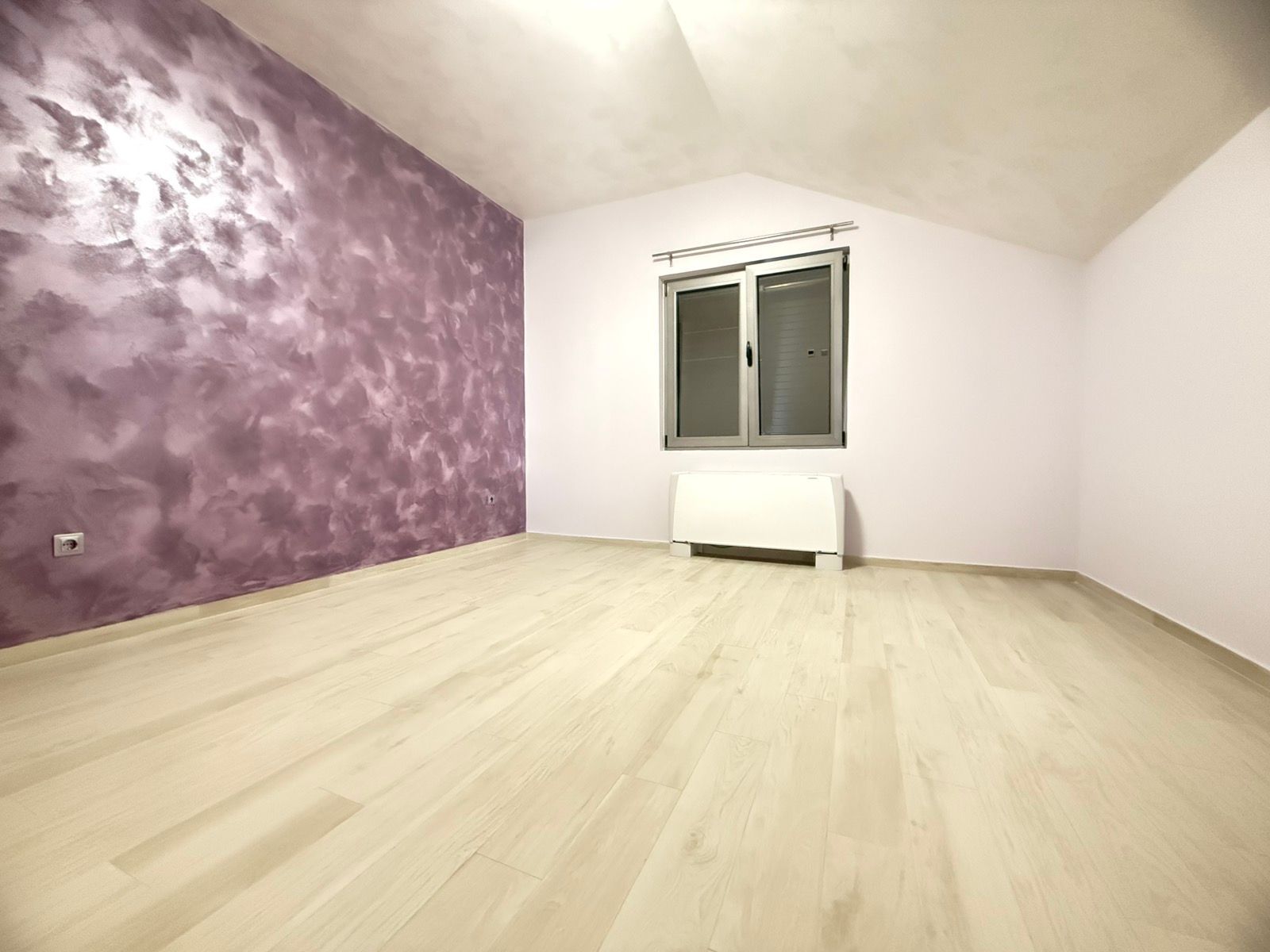amforaproperty.com/Ekskluzivna kuća 320 m² sa garažom i dvorištem 750 m², Zlatica – Podgorica