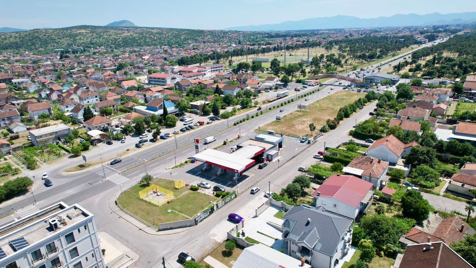 amforaproperty.com/Ekskluzivna kuća 320 m² sa garažom i dvorištem 750 m², Zlatica – Podgorica