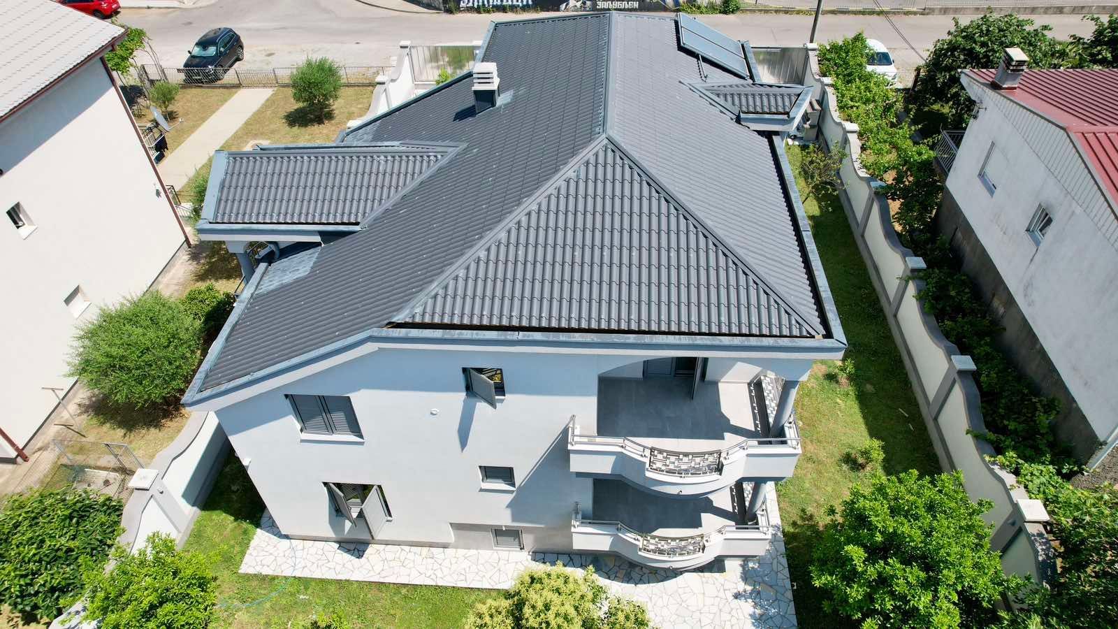 amforaproperty.com/Ekskluzivna kuća 320 m² sa garažom i dvorištem 750 m², Zlatica – Podgorica