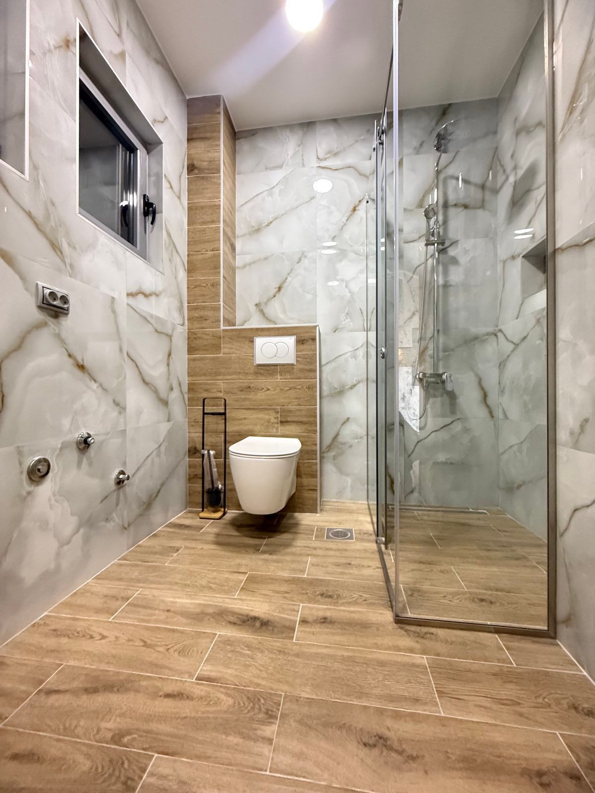 amforaproperty.com/Ekskluzivna kuća 320 m² sa garažom i dvorištem 750 m², Zlatica – Podgorica