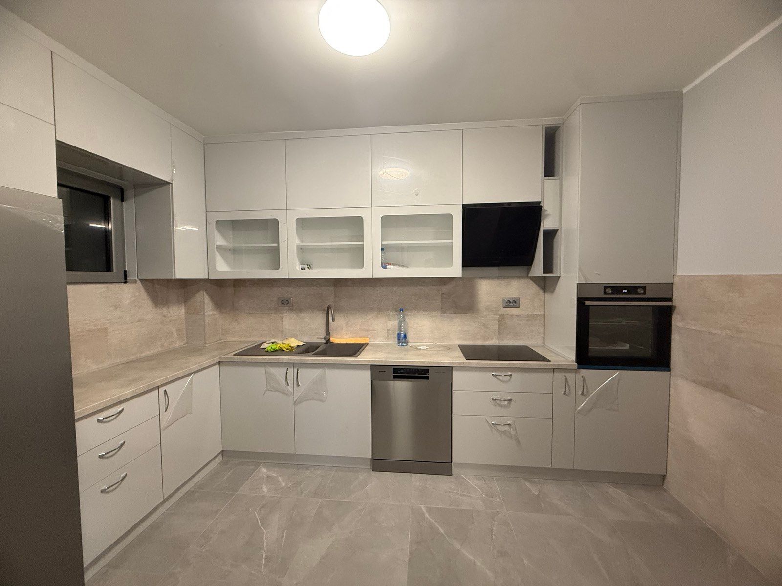 amforaproperty.com/Ekskluzivna kuća 320 m² sa garažom i dvorištem 750 m², Zlatica – Podgorica