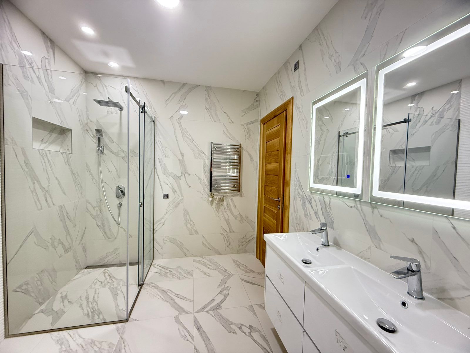 amforaproperty.com/Ekskluzivna kuća 320 m² sa garažom i dvorištem 750 m², Zlatica – Podgorica