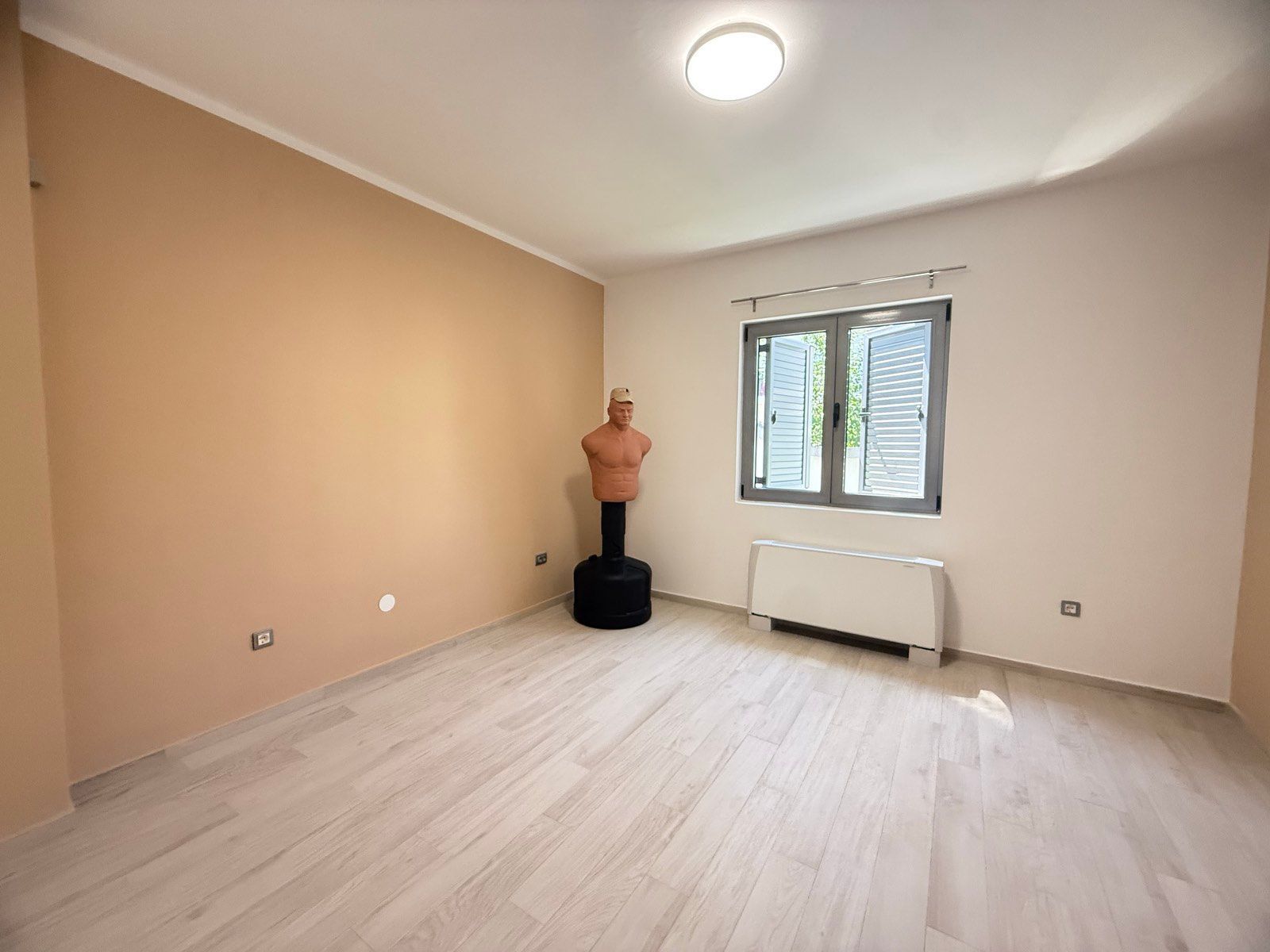 amforaproperty.com/Ekskluzivna kuća 320 m² sa garažom i dvorištem 750 m², Zlatica – Podgorica
