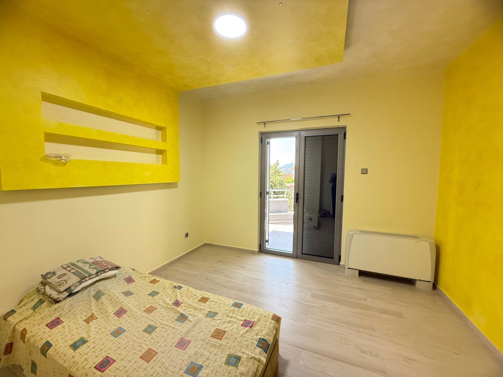 amforaproperty.com/Ekskluzivna kuća 320 m² sa garažom i dvorištem 750 m², Zlatica – Podgorica