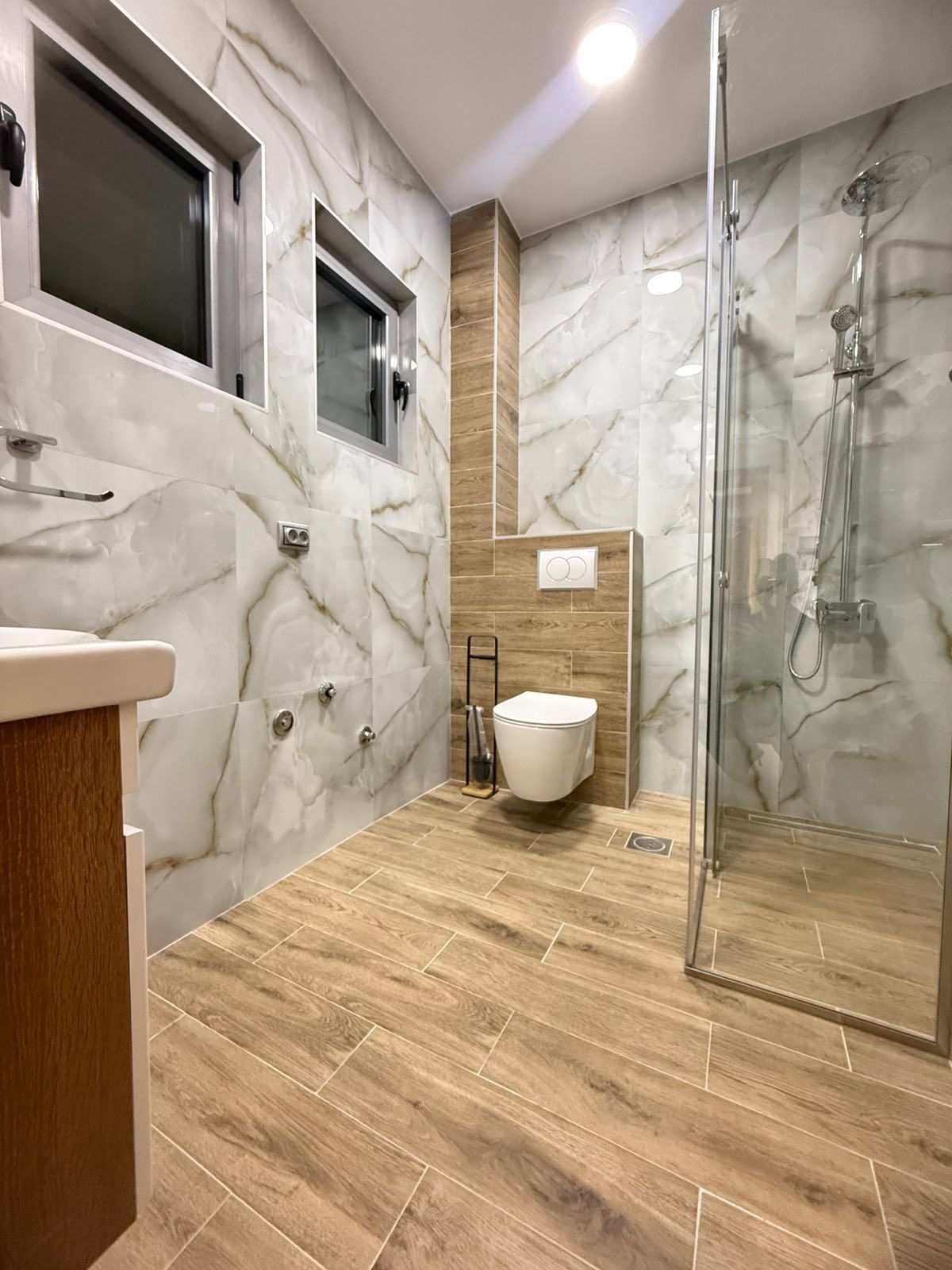 amforaproperty.com/Ekskluzivna kuća 320 m² sa garažom i dvorištem 750 m², Zlatica – Podgorica