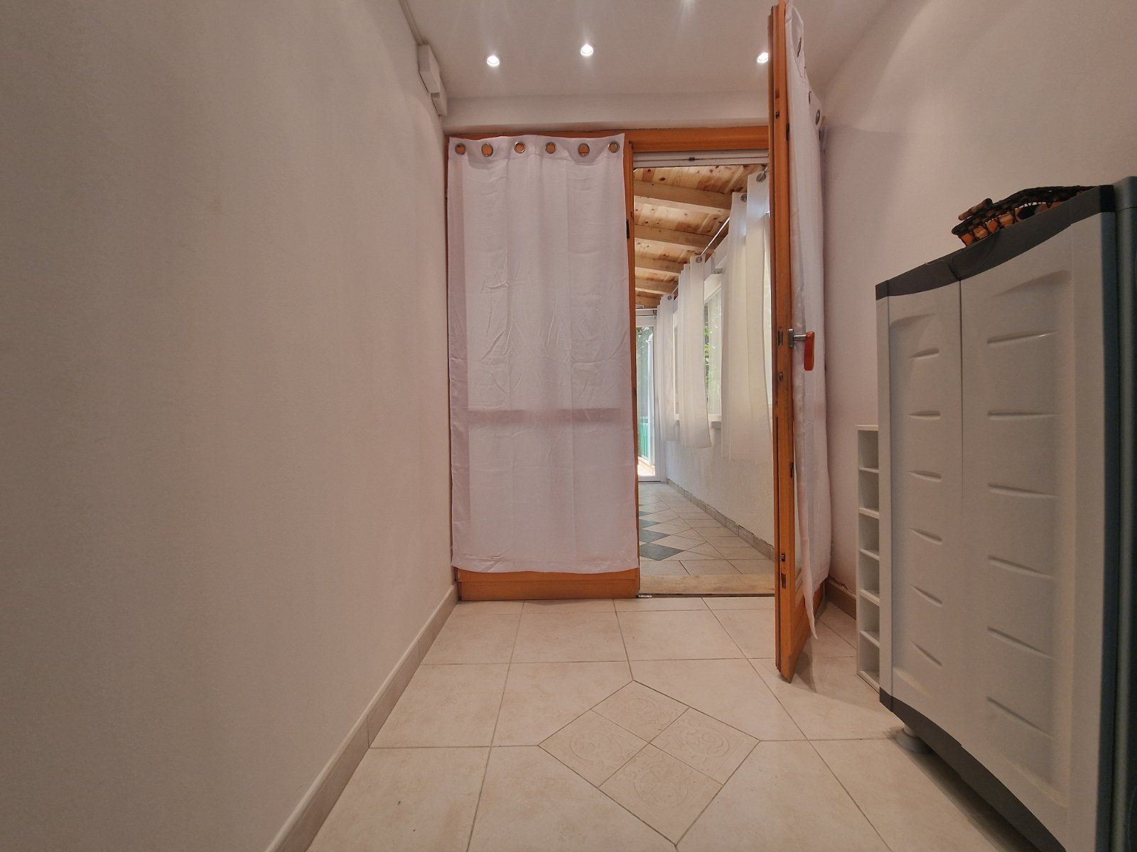 amforaproperty.com/Jednosoban stan 51m2 + 10m2 ostava,Podkosljun-Budva