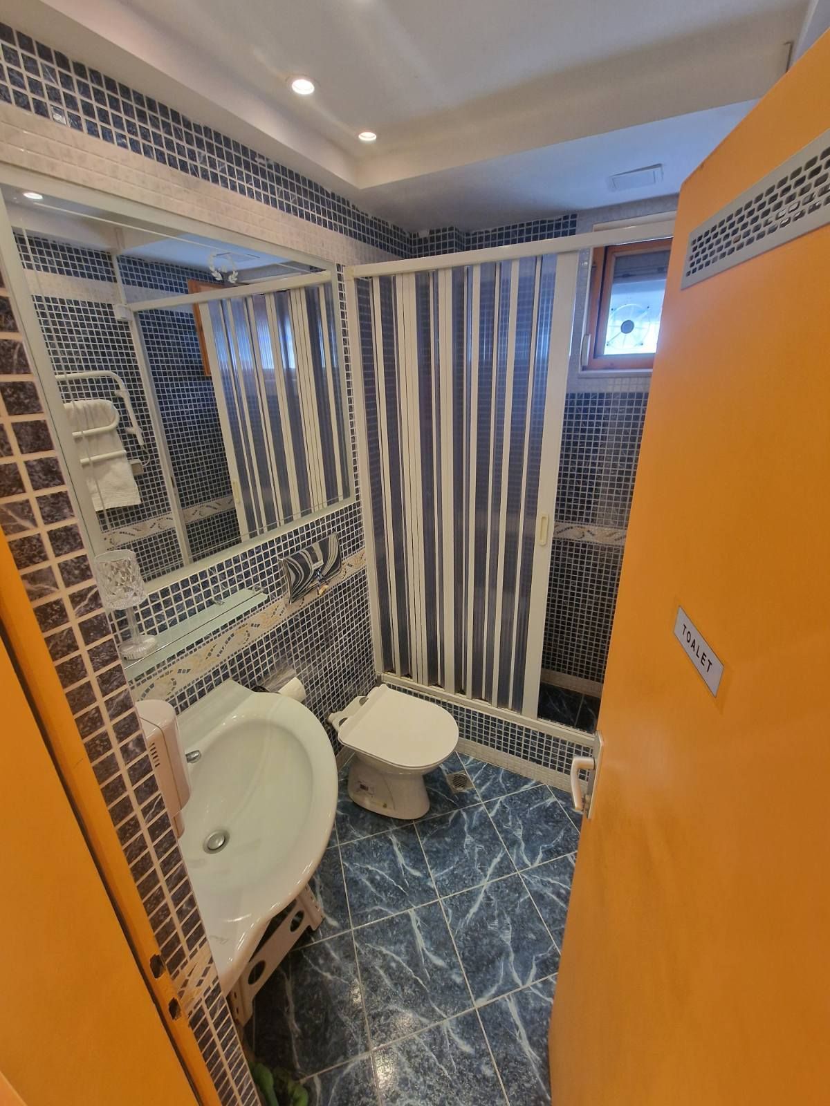 amforaproperty.com/Jednosoban stan 51m2 + 10m2 ostava,Podkosljun-Budva