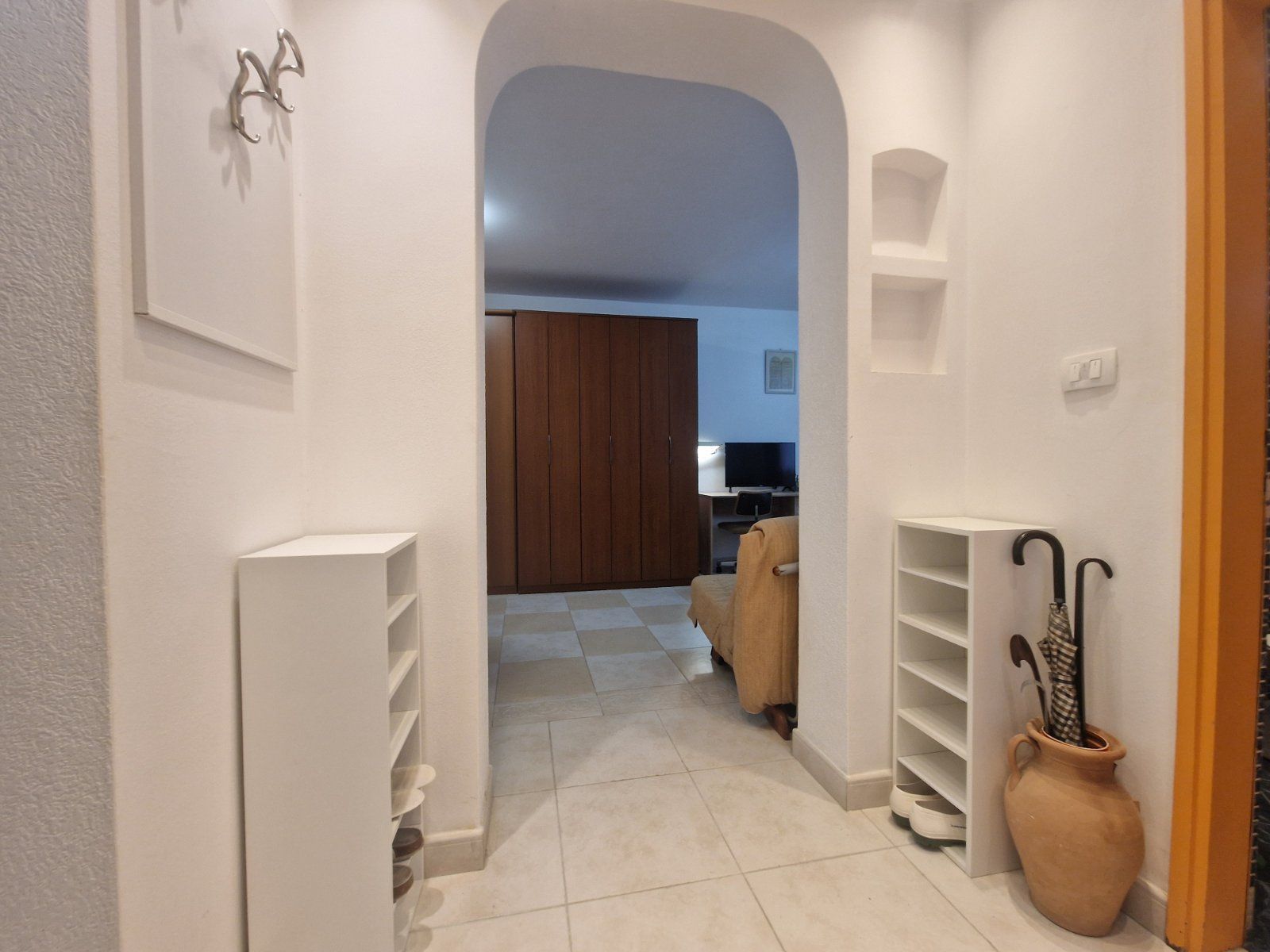 amforaproperty.com/Jednosoban stan 51m2 + 10m2 ostava,Podkosljun-Budva