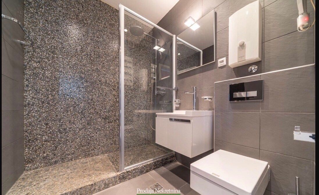 amforaproperty.com/Luksuzan trosoban stan 140 m² sa parking mestom – Preko Morače, Podgorica