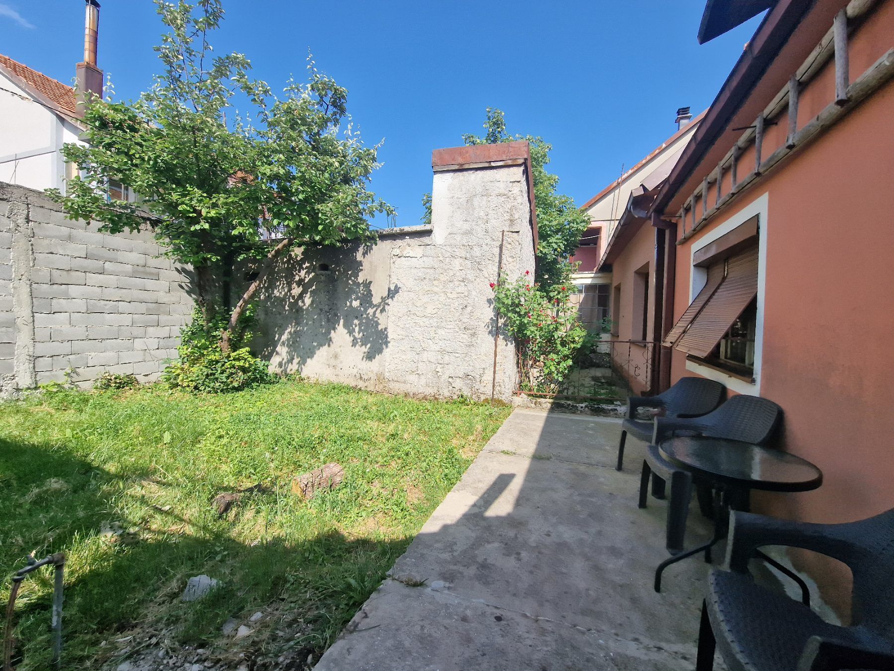 amforaproperty.com/Kuća 113m2 sa placem od 420 m² i investicionim potencijalom na Cetinju